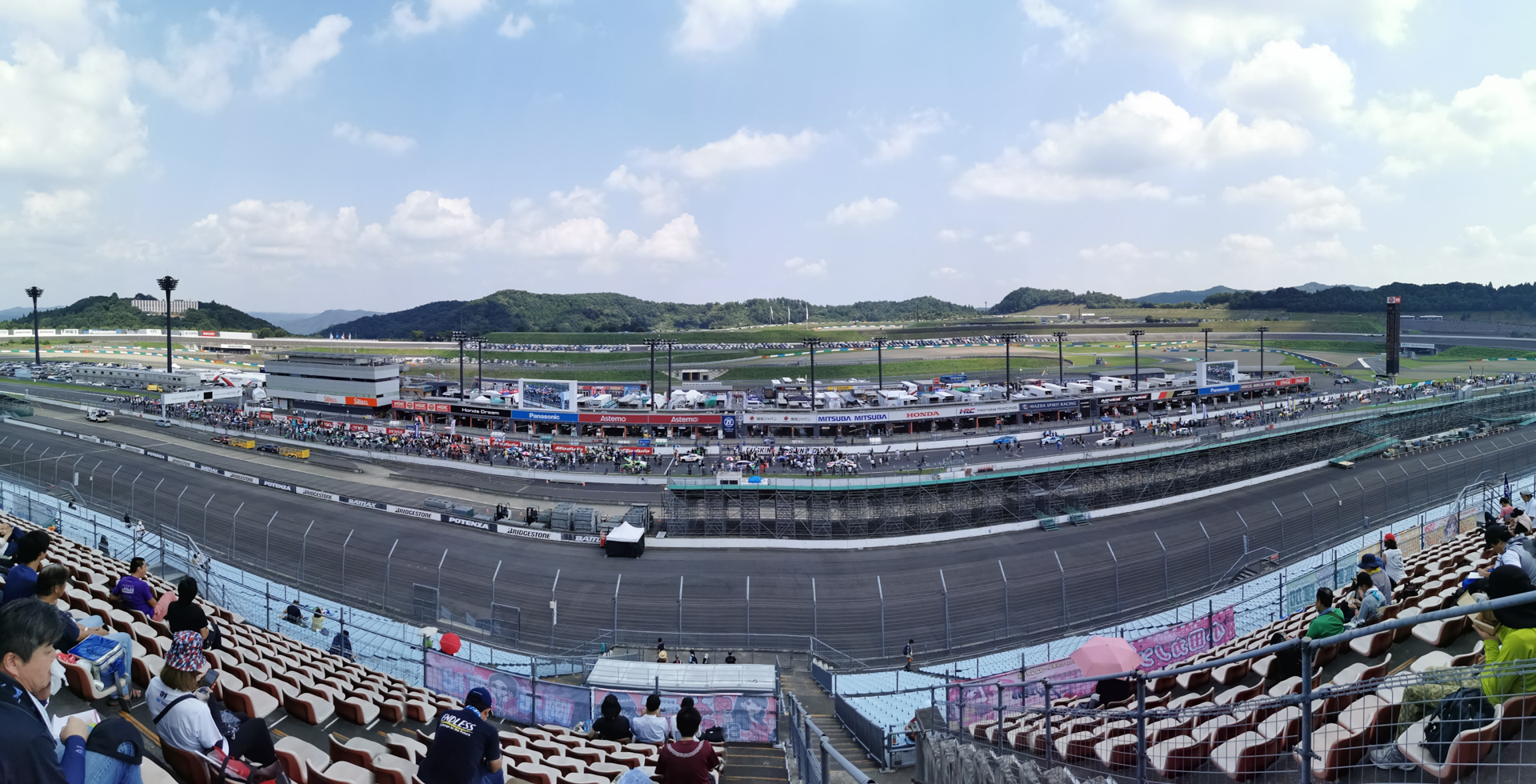 第4戦 もてぎスーパー耐久 5Hours Raceには大勢の観客が応援にきていた