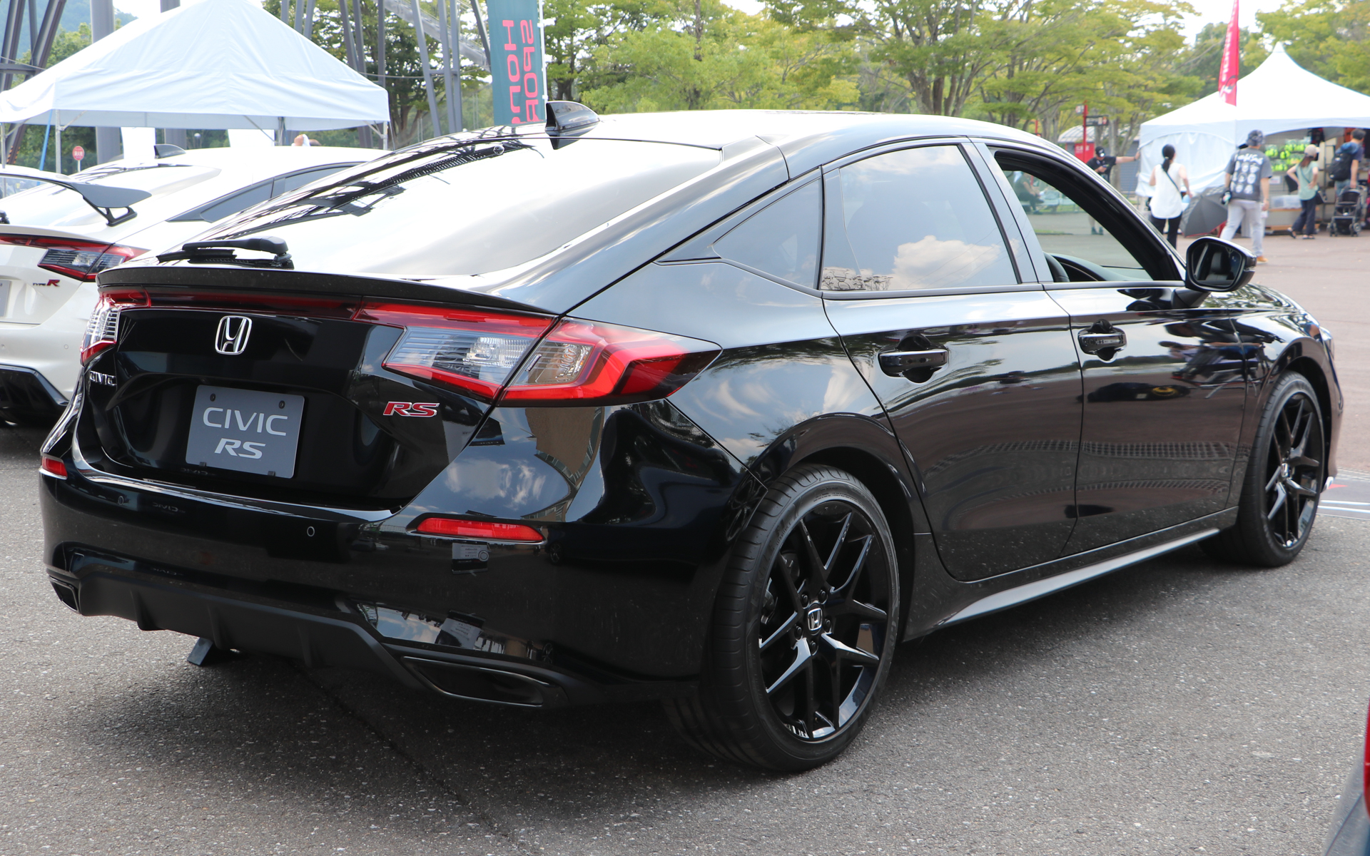 前後に「RS」のバッヂが付く