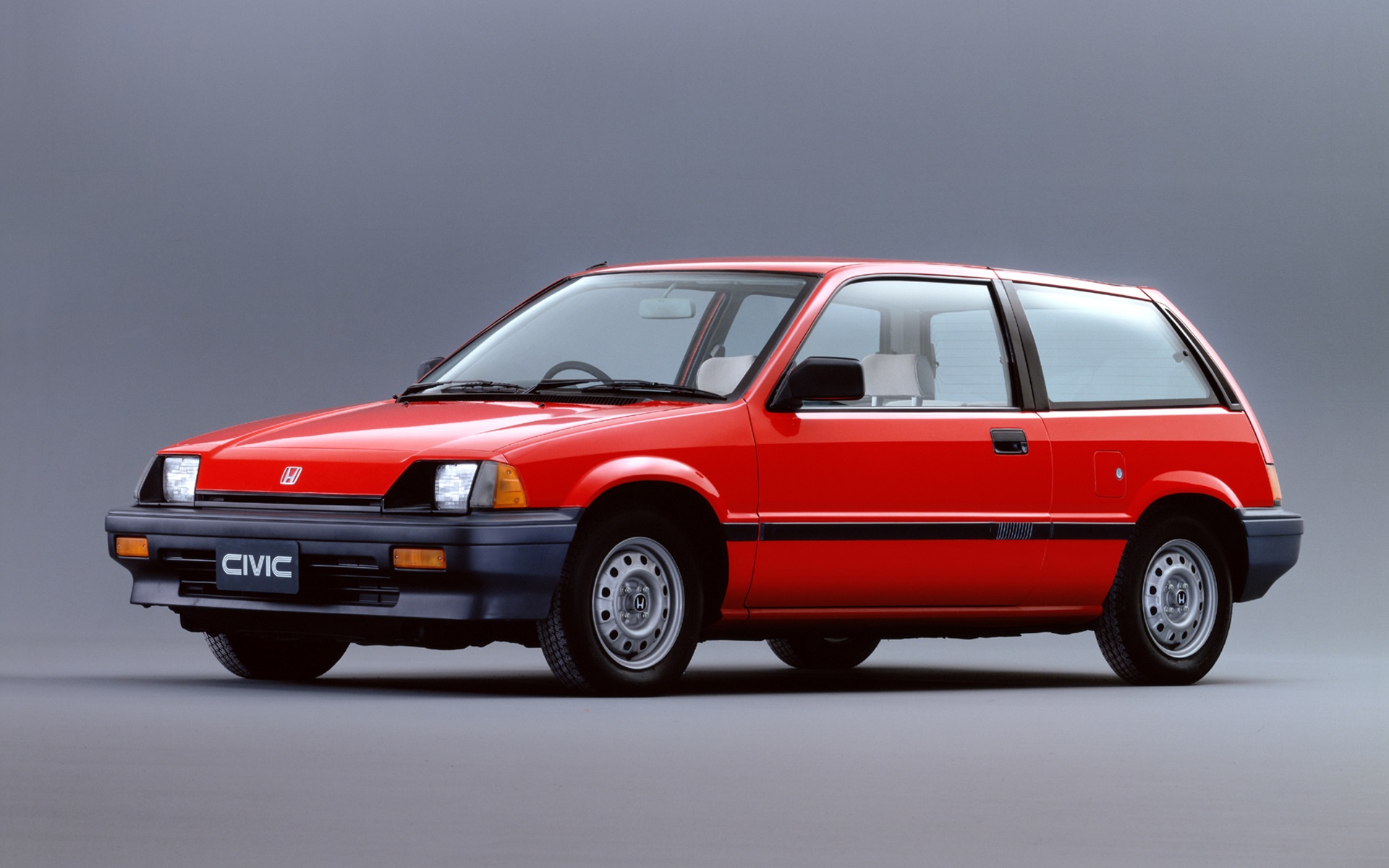 ワンダーシビックが発売されているころ明本氏はホンダへ入社したという