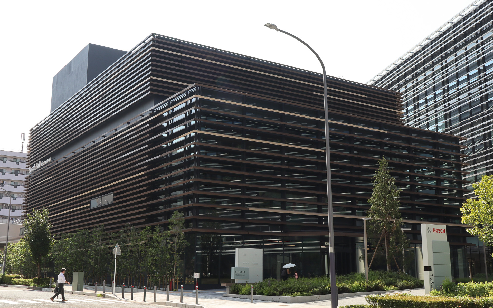 都筑区民文化センターは地上4階、地下1階。2025年1月～2035年3月までの10年3か月の期間でネーミングライツ契約が結ばれ、「ボッシュ ホール」と呼ばれる