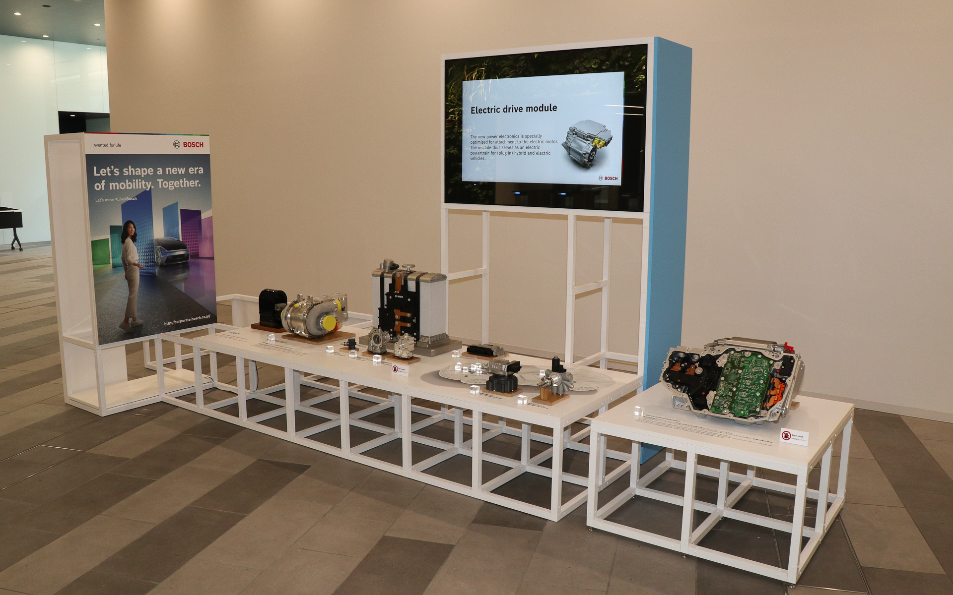 パワートレーン関連の展示では、1897年に開発された「マグネトー式点火装置」のレプリカなども並び、1世紀以上続くボッシュの歴史をアピール