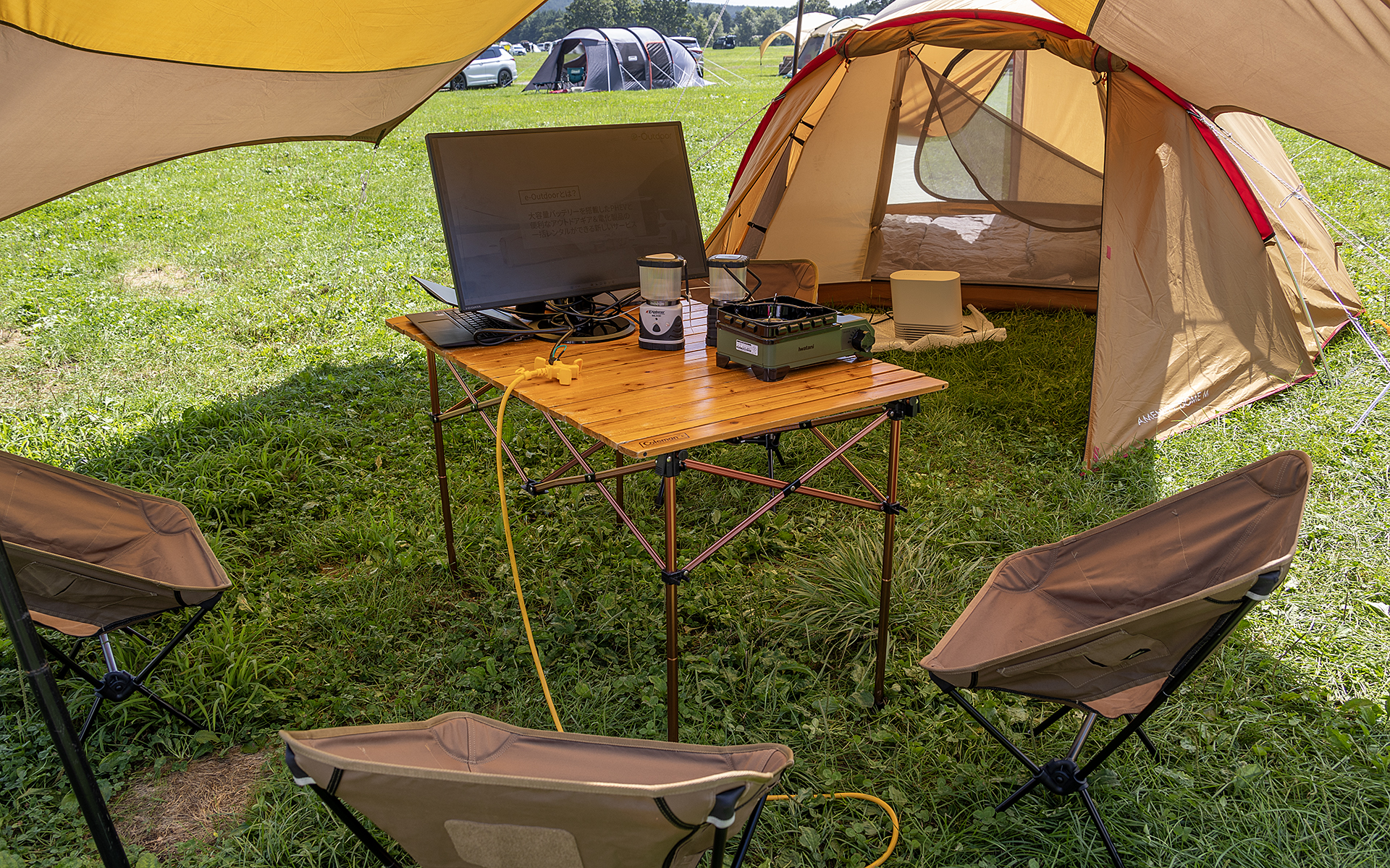 テントやシュラフ、テーブル、チェアなどのレンタルもできる。キャンプ道具は自前で揃えると保管場所を含めて苦労もあるので、こうしたサービスは便利だ