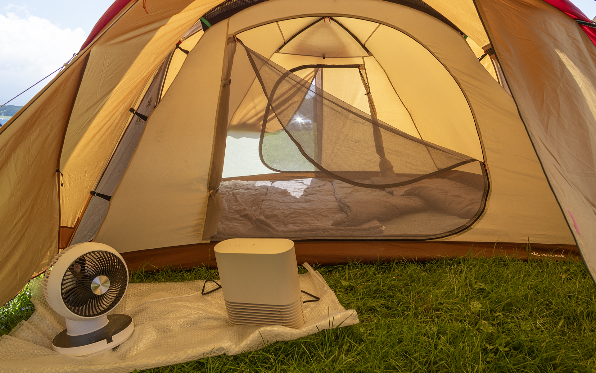 AC100Vの電気製品に給電できるPHEVがあるので、暑い時期はサーキュレーター、寒い時期はヒーターや電気毛布なども使える