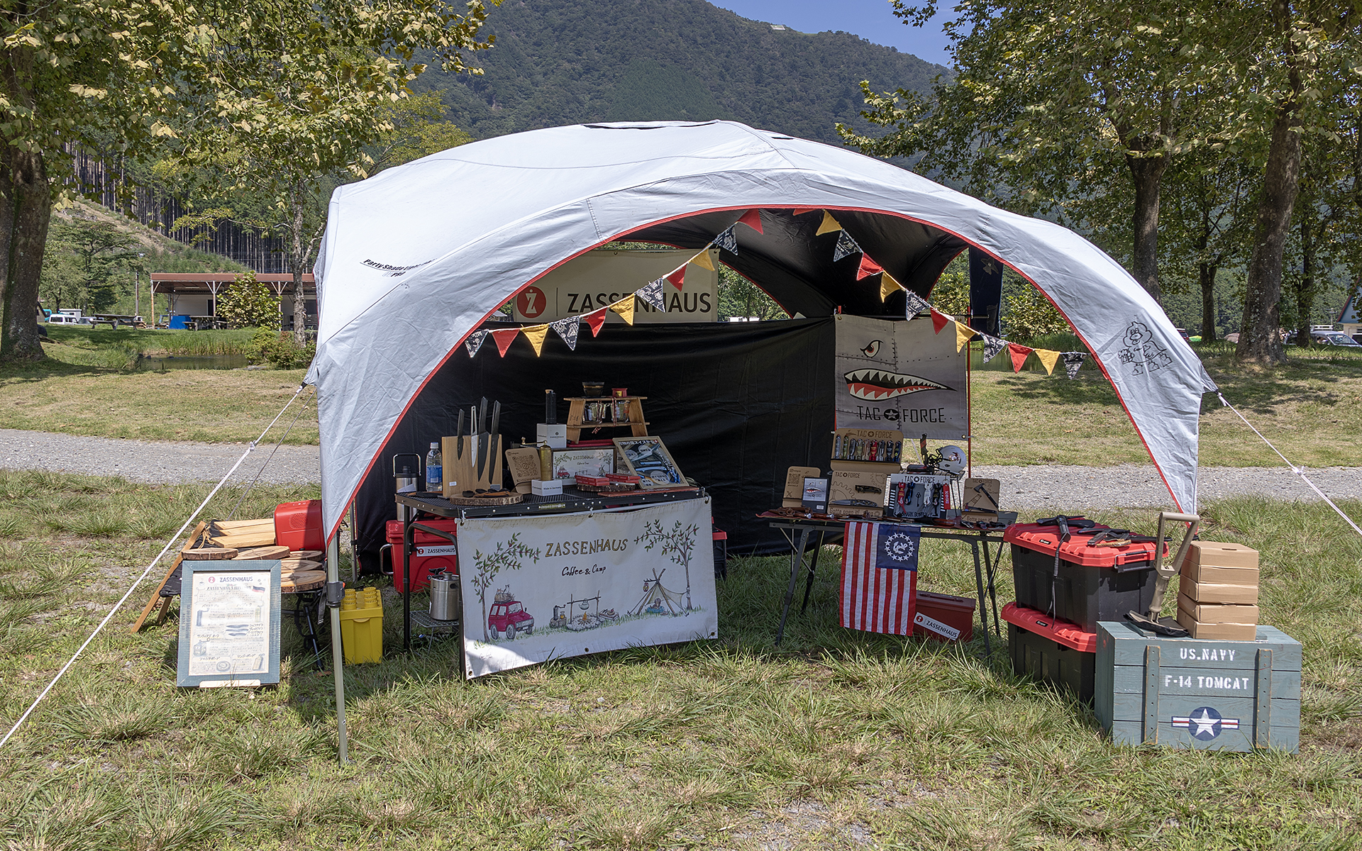 こちらはアメリカ製のこだわりが深いナイフやドイツ製のコーヒーミル、包丁などを展示販売していたブース