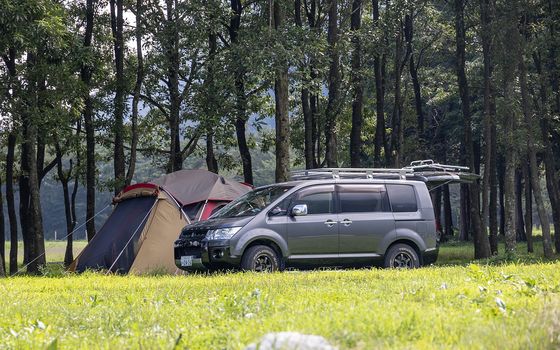 デリカD:5はアウトドアシーンで絵になるクルマだ