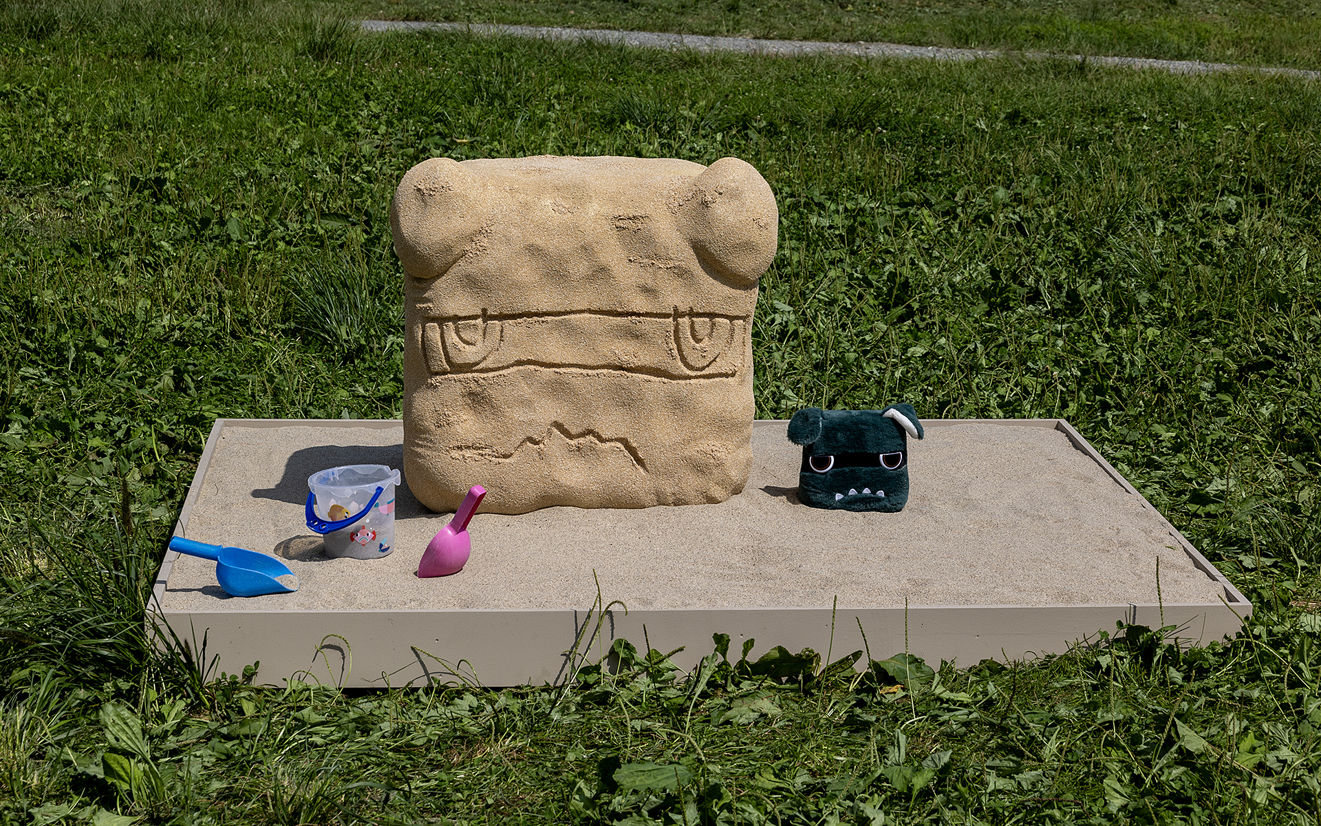 デリカミニのCMで使われたデリ丸のオブジェの原物と記念撮影ができるコーナーもあった