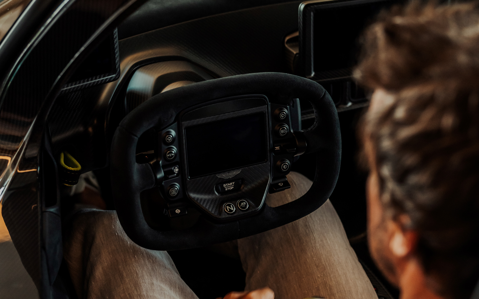 F1マシンのようなステアリング