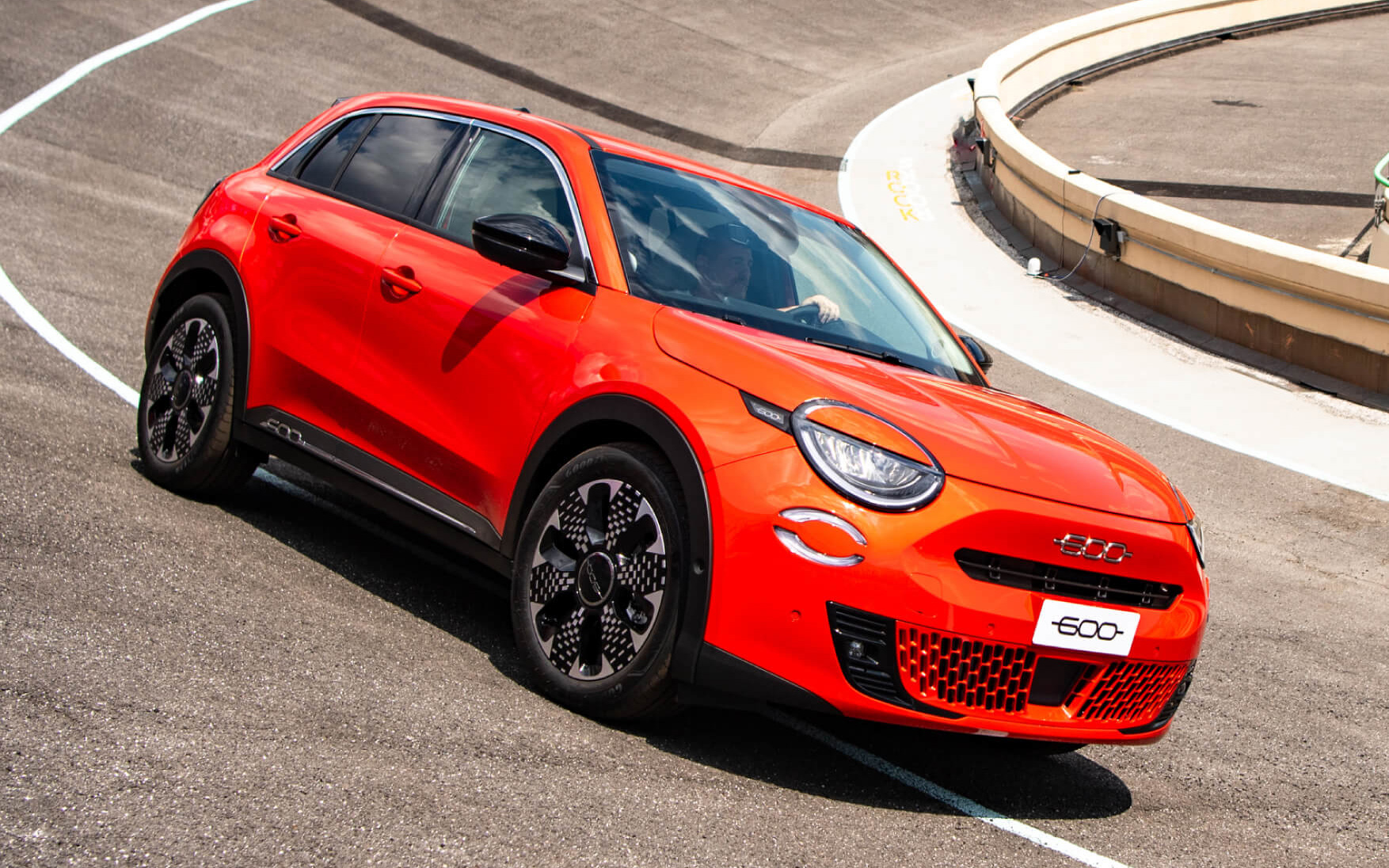 フィアットの新型BEV「600e」