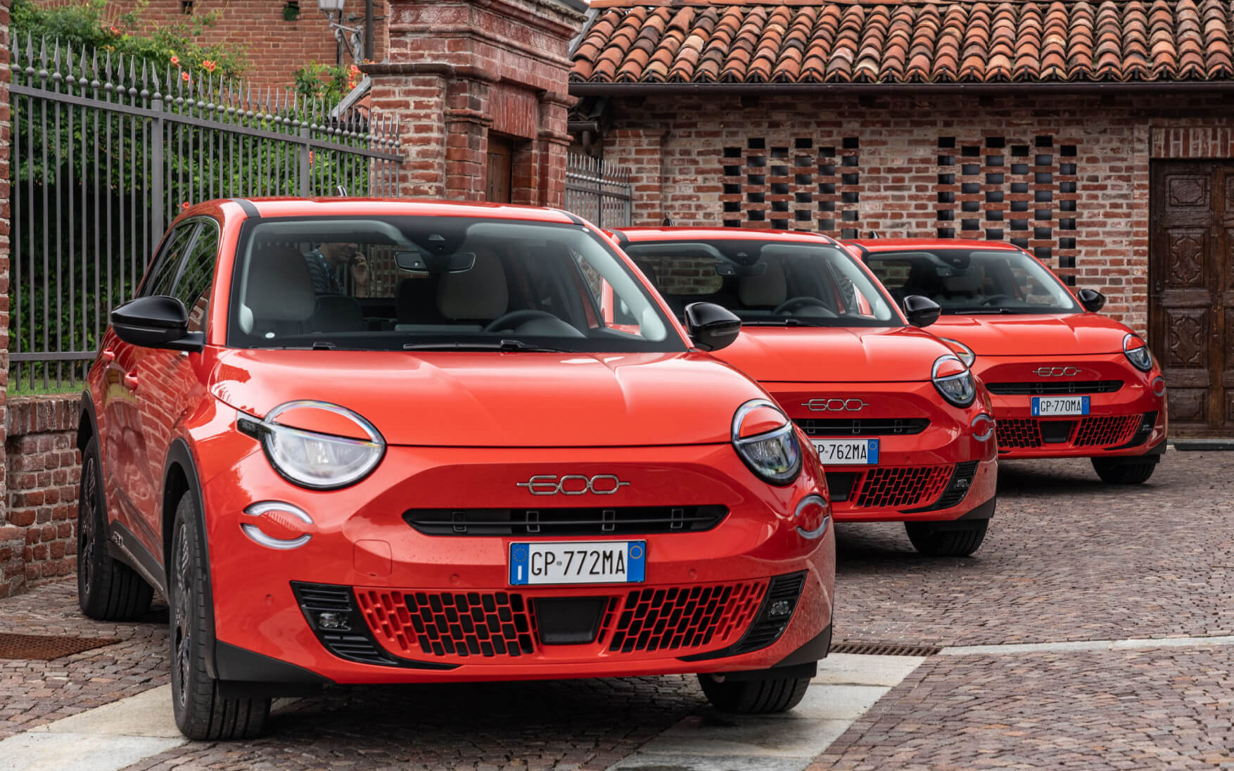 600eのボディサイズは4200×1780×1595mm（全長×全幅×全高）、ホイールベースは2560mm