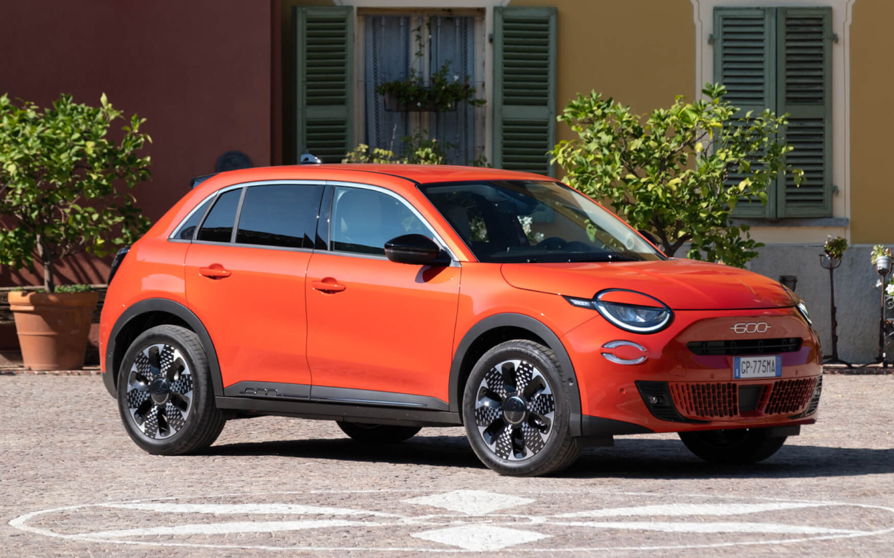 600eのボディサイズは4200×1780×1595mm（全長×全幅×全高）、ホイールベースは2560mm