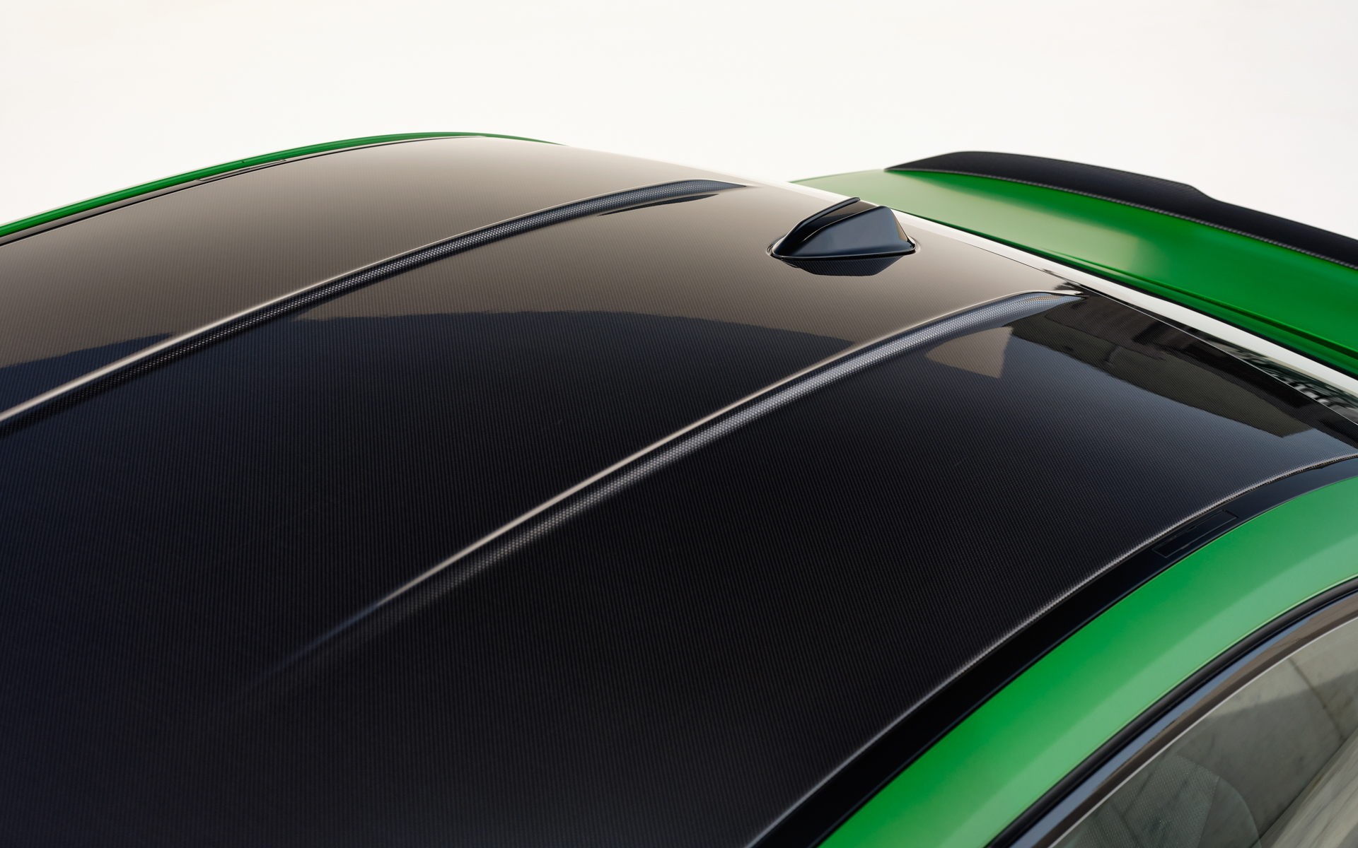 カーボンファイバー製ルーフ