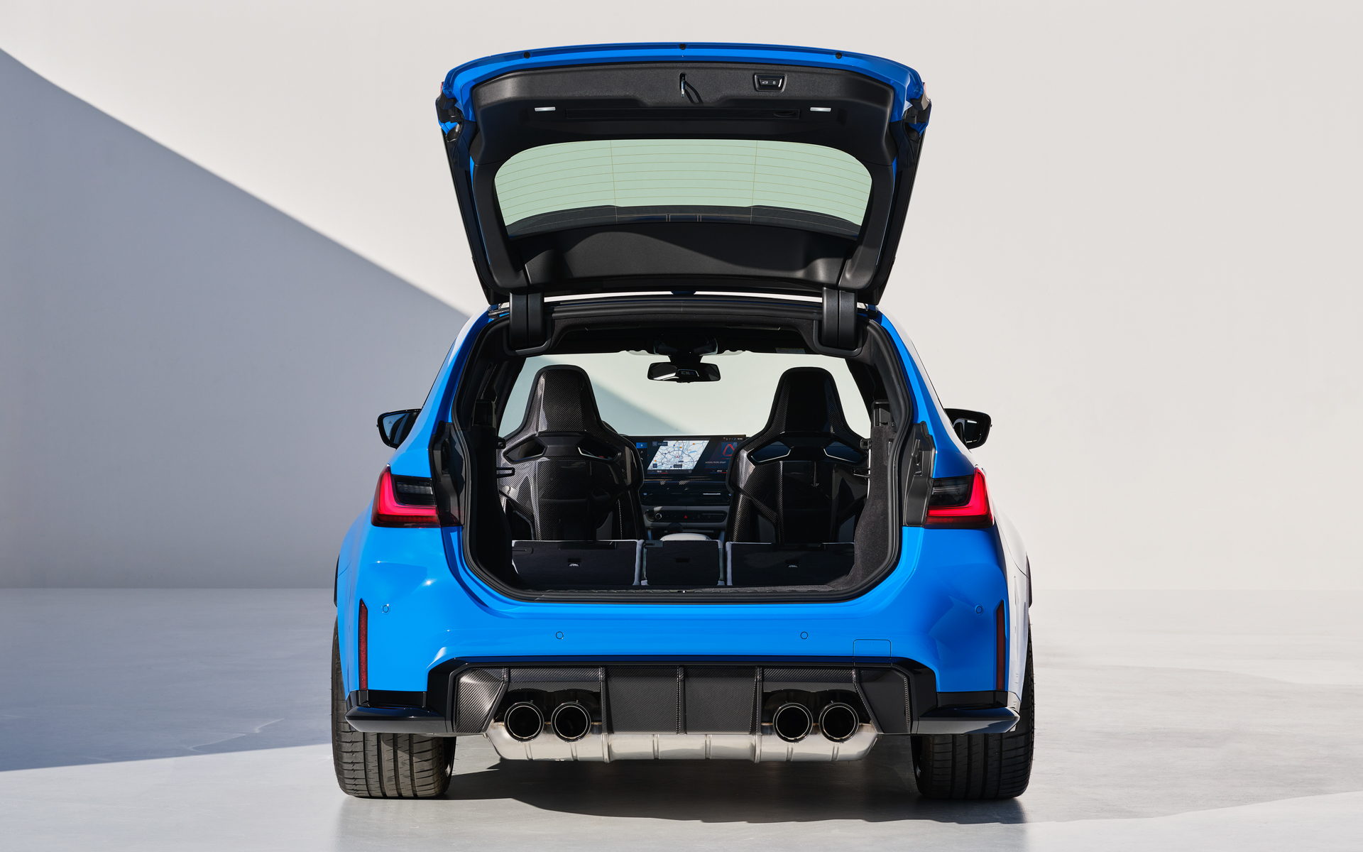 後席を倒せば大容量のラゲッジスペースがうまれる