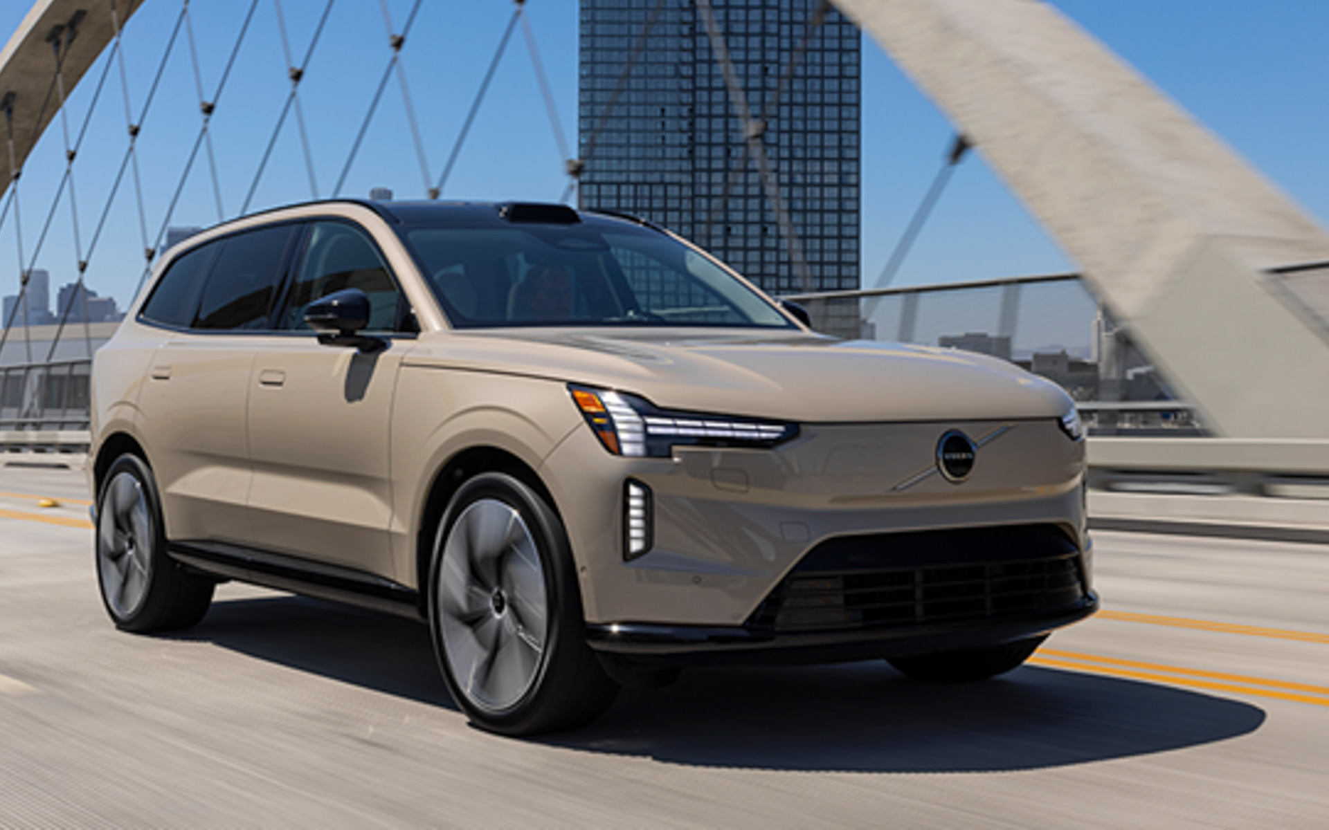 ボルボの新型バッテリEV「EX90」