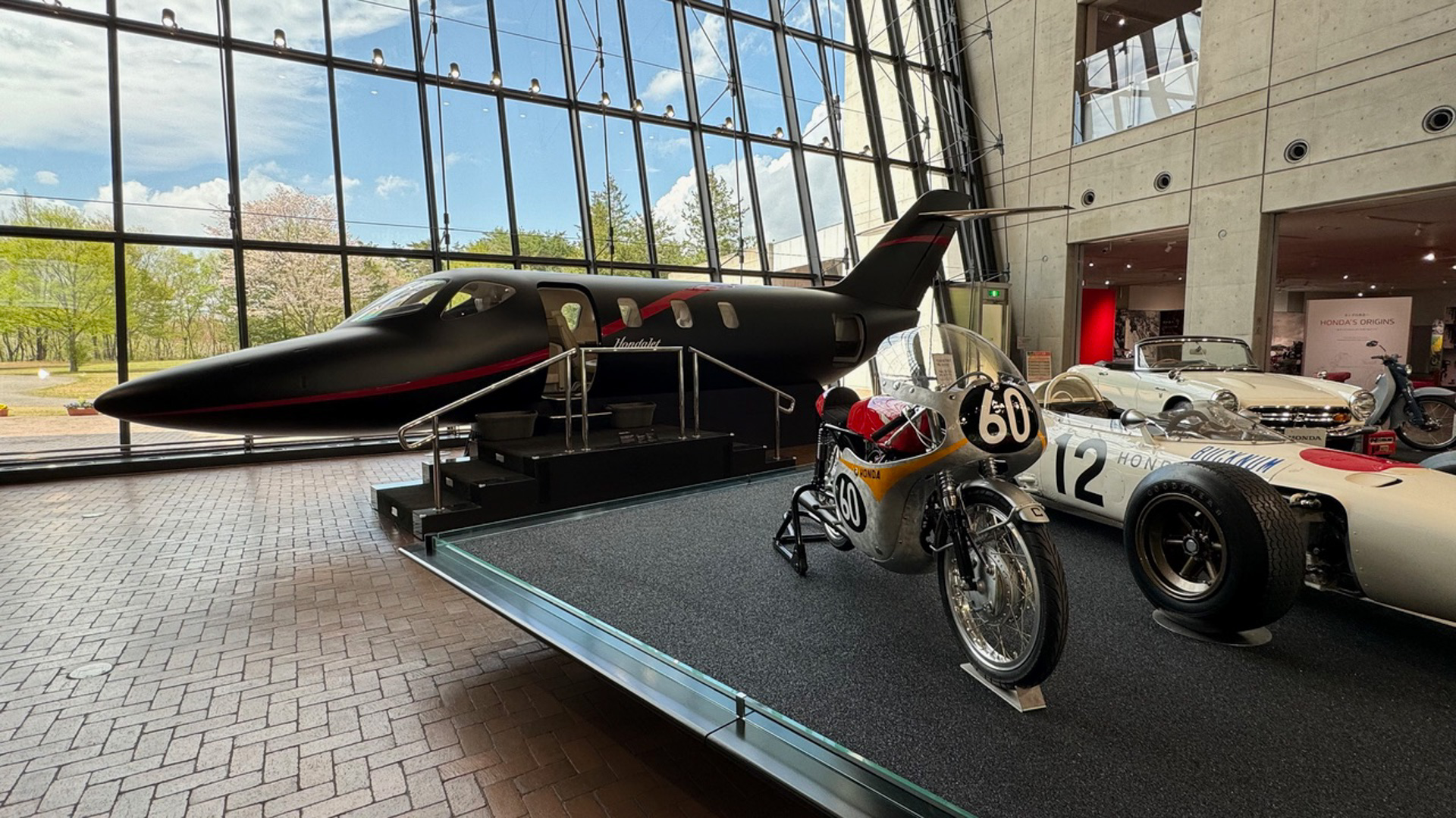 モビリティリゾートもてぎ内のホンダコレクションホールには、リニューアルとともにホンダジェットが登場！　まさか、その機内に入れる日が来るとは（飛ばないけど……）