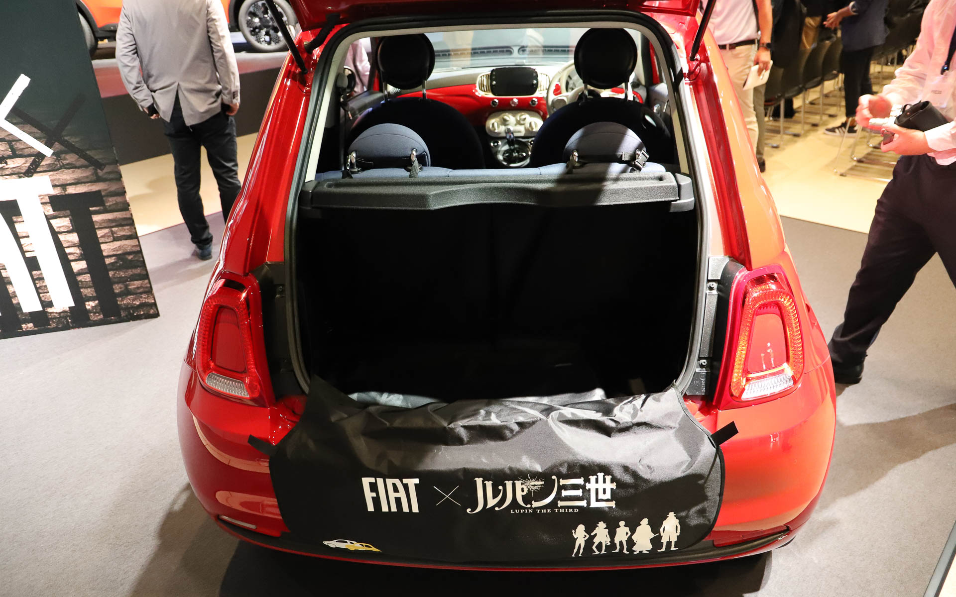 コラボ専用アイテムを装備