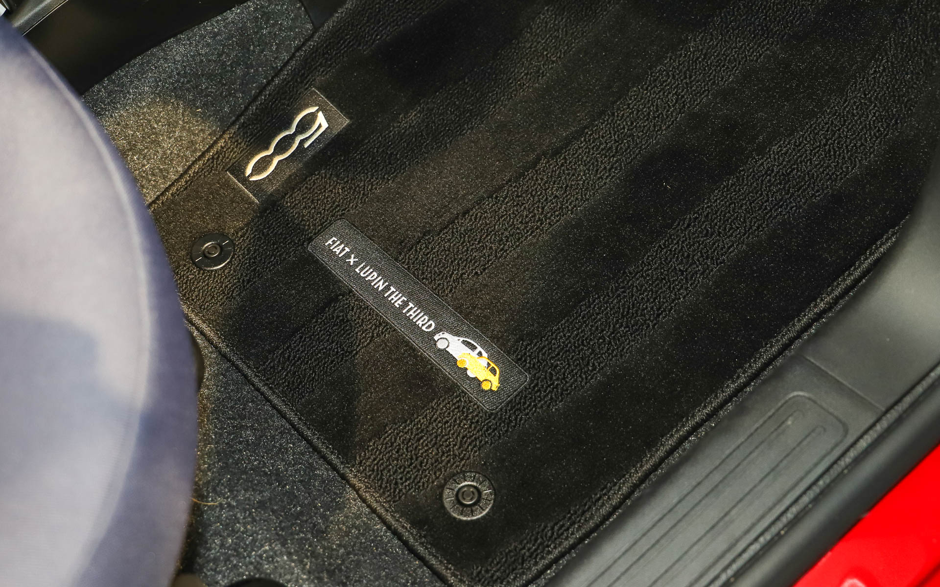 コラボ専用アイテムを装備