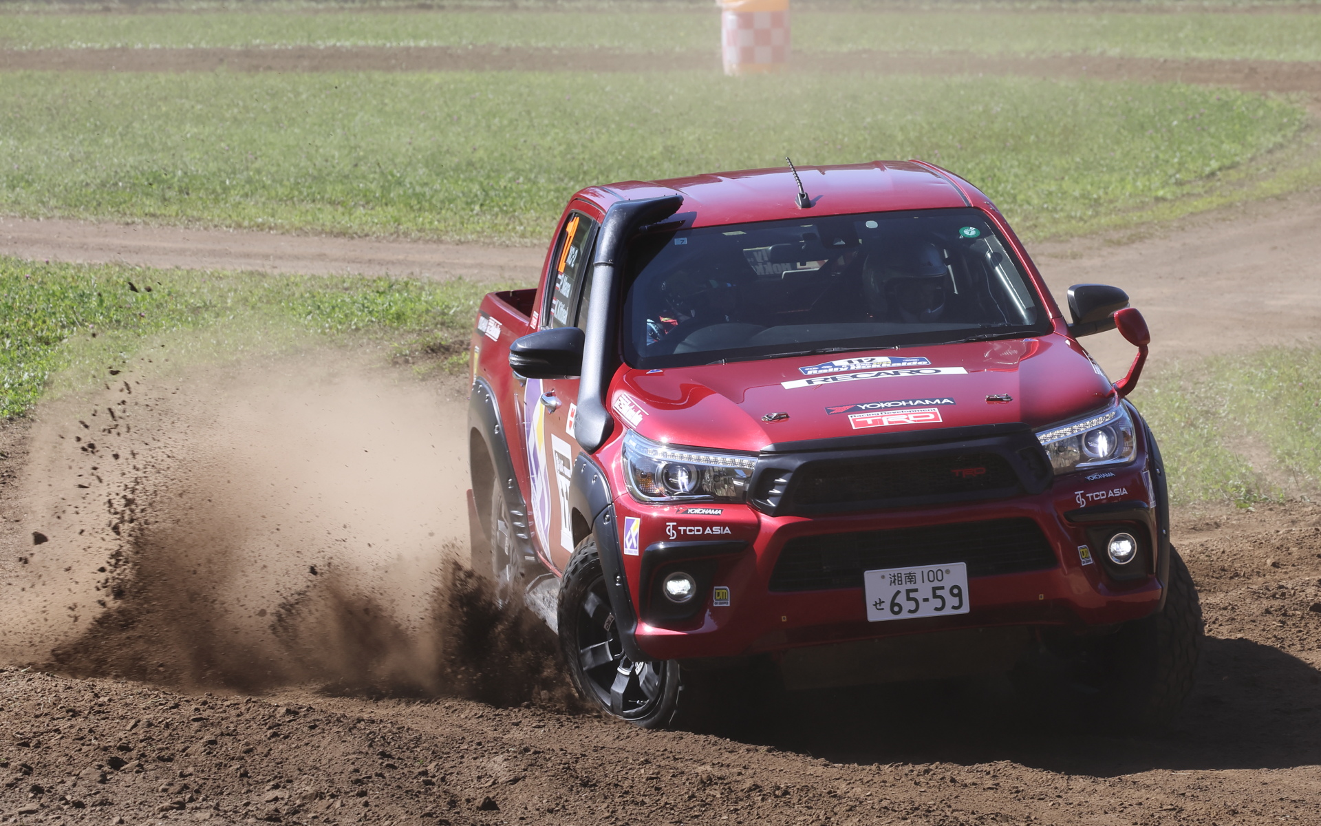 OP-XC2 3位 Mana Pornsiricherd/Kittisak Klinchan組（トヨタハイラックスファストフォワード）