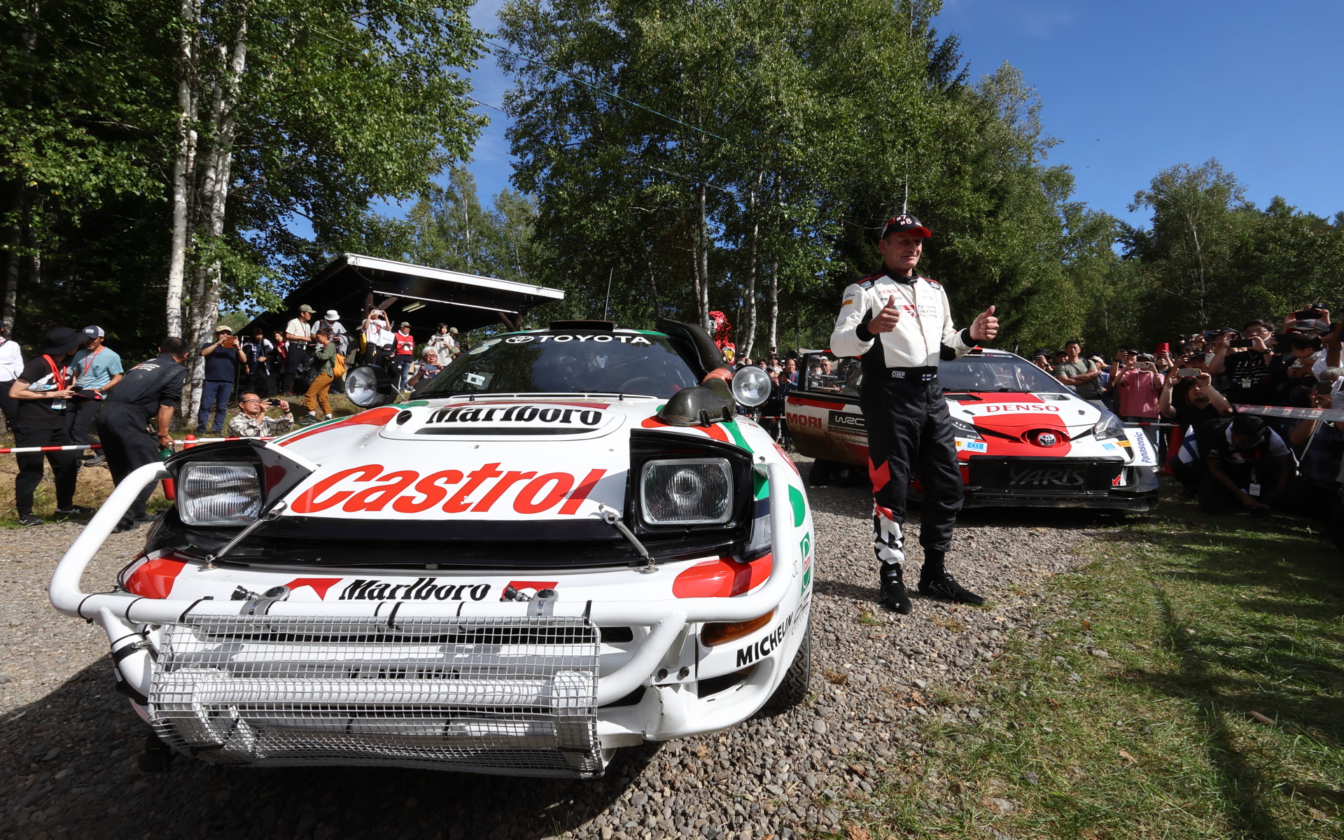 カストロールカラーのST185型セリカでデモランを行なったユハ・カンクネン氏