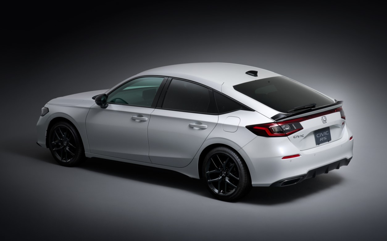 ヨーロッパではすでに純正オプションとして採用されているダックテールタイプが日本でも発売開始となる。5万9400円