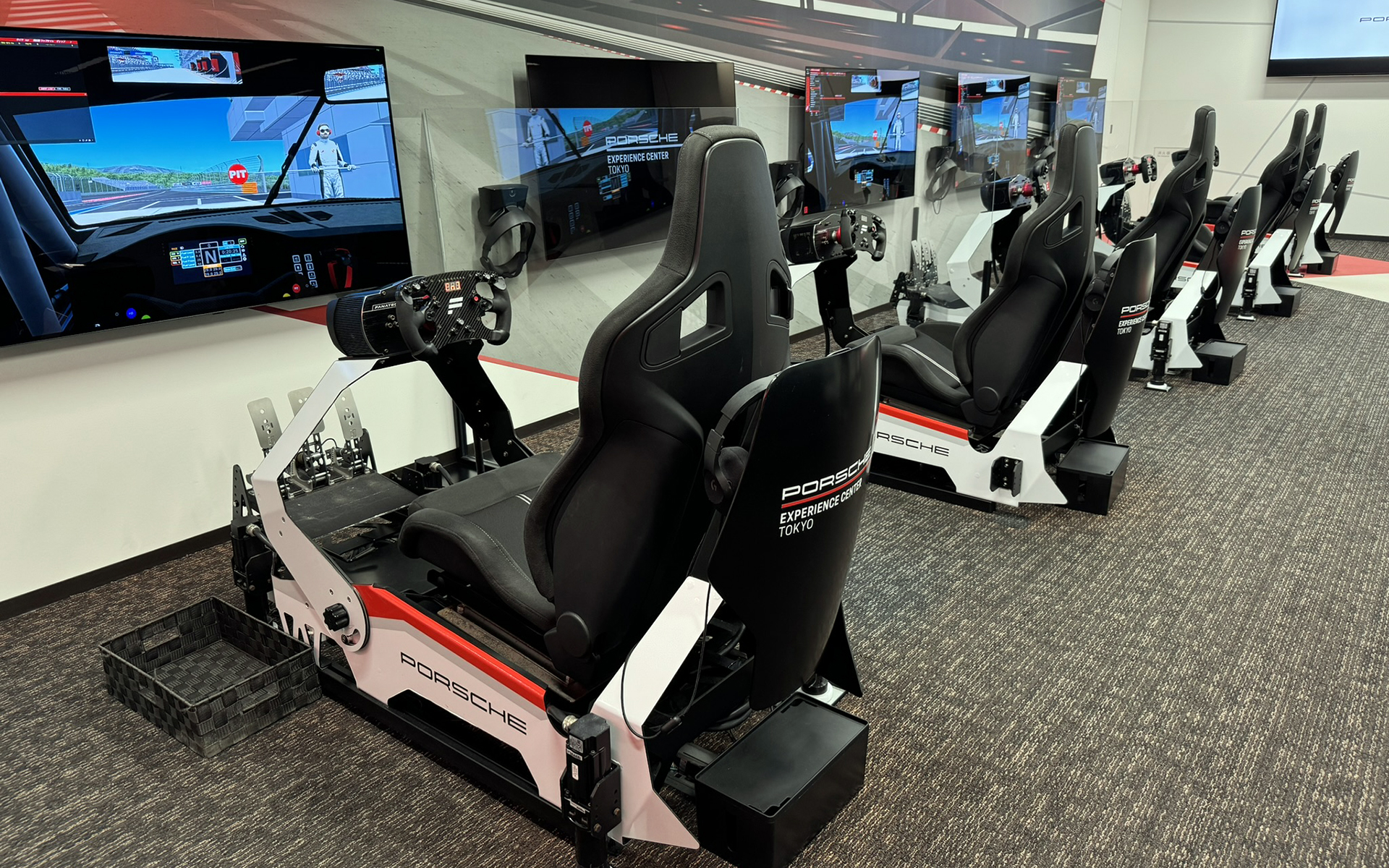 ドライビングシミュレーターを用いたNight Mission限定のタイムトライアル