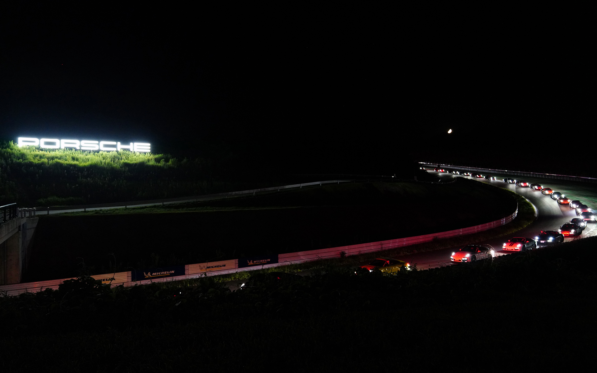 午後9時11分から参加者によるパレードランも行なわれた