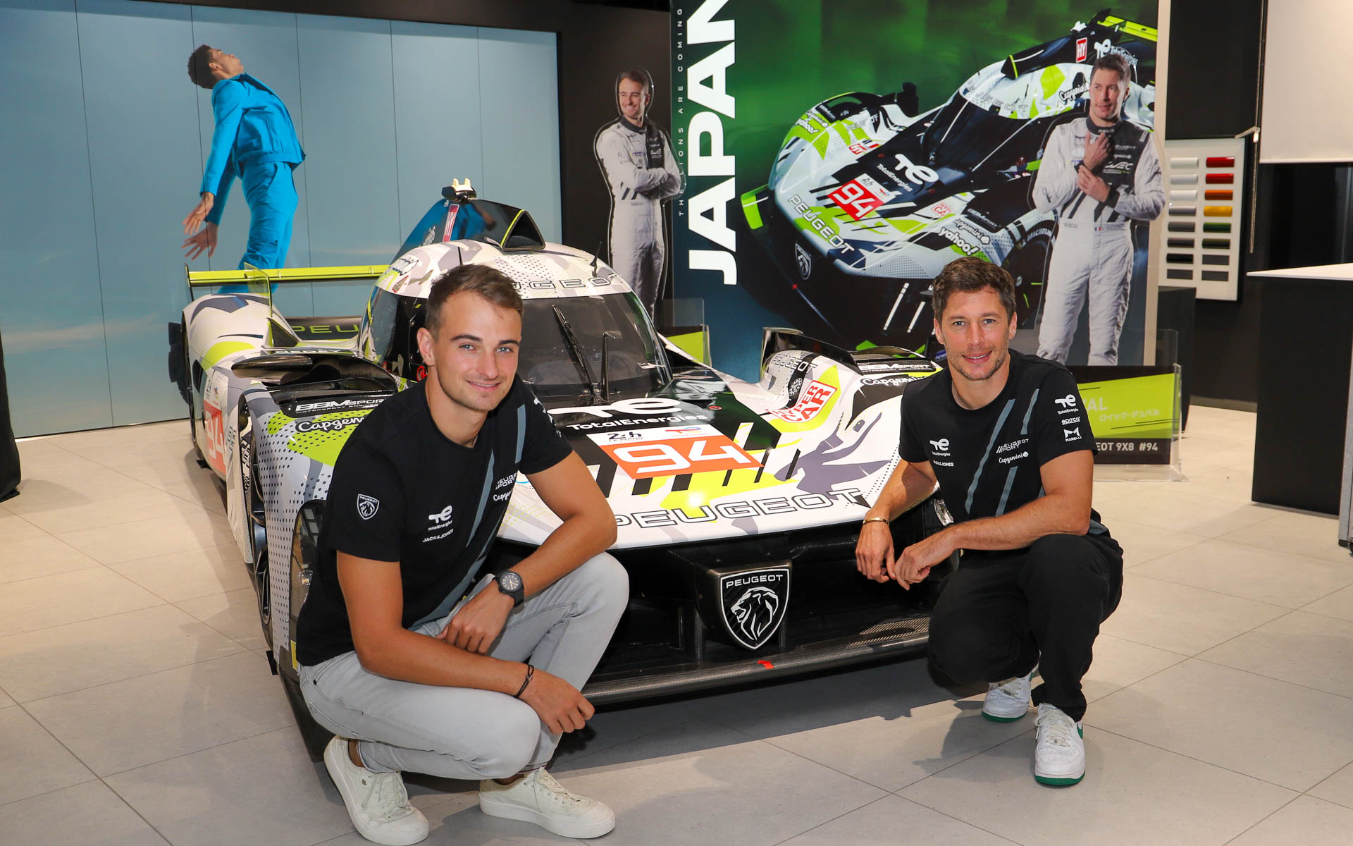 プジョー「9X8」をドライブするニコ・ミューラー選手（左）とロイック・デュバル選手（右）に話を聞いた