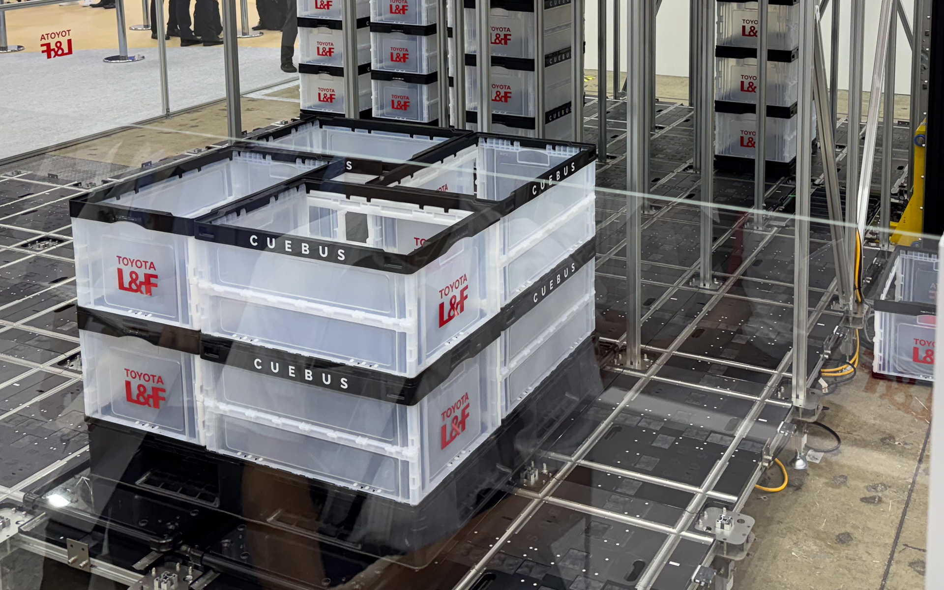 リニアモーター式ロボット倉庫「CUEBUS」