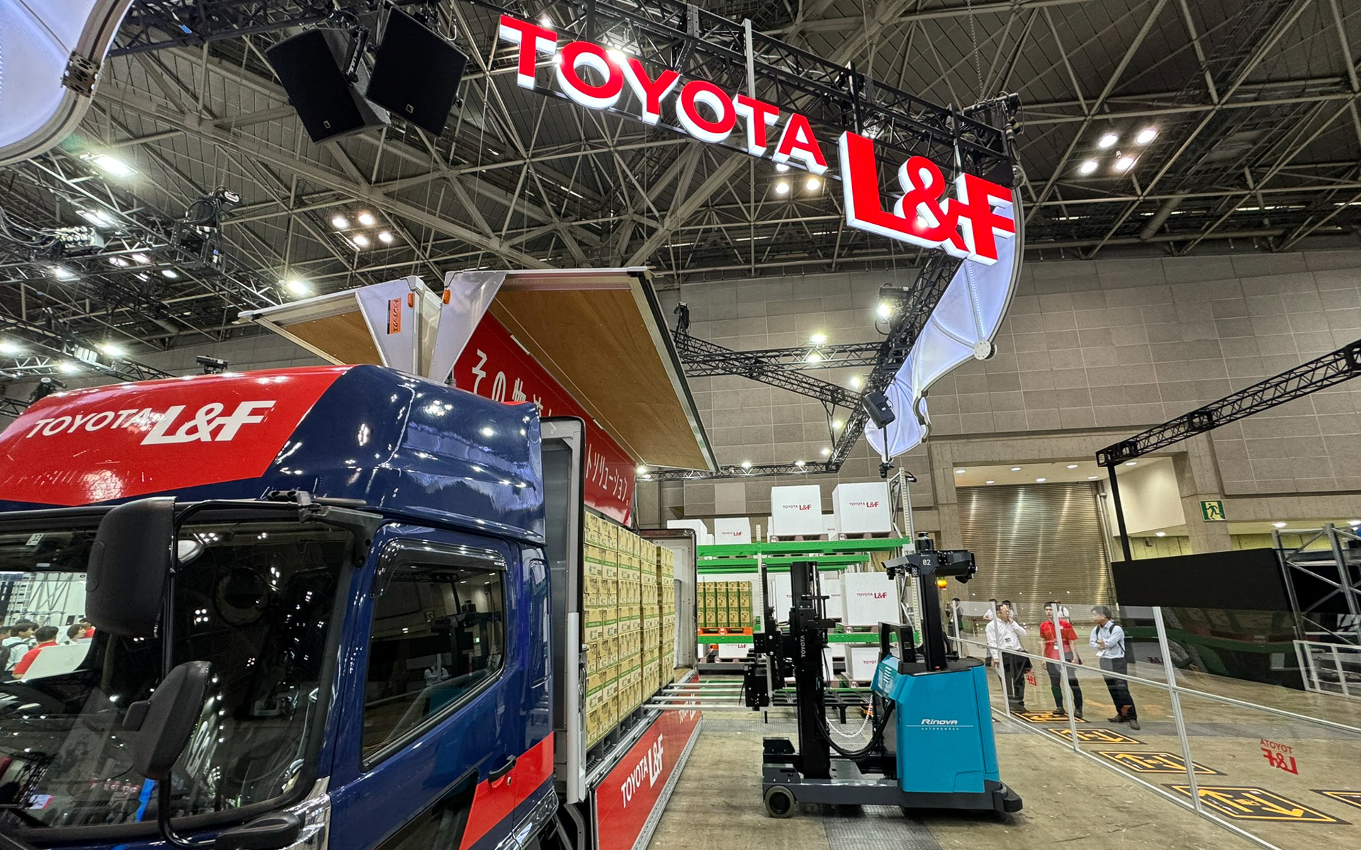 トヨタL&Fブランドでフォークリフトなどを展開する豊田自動織機の展示