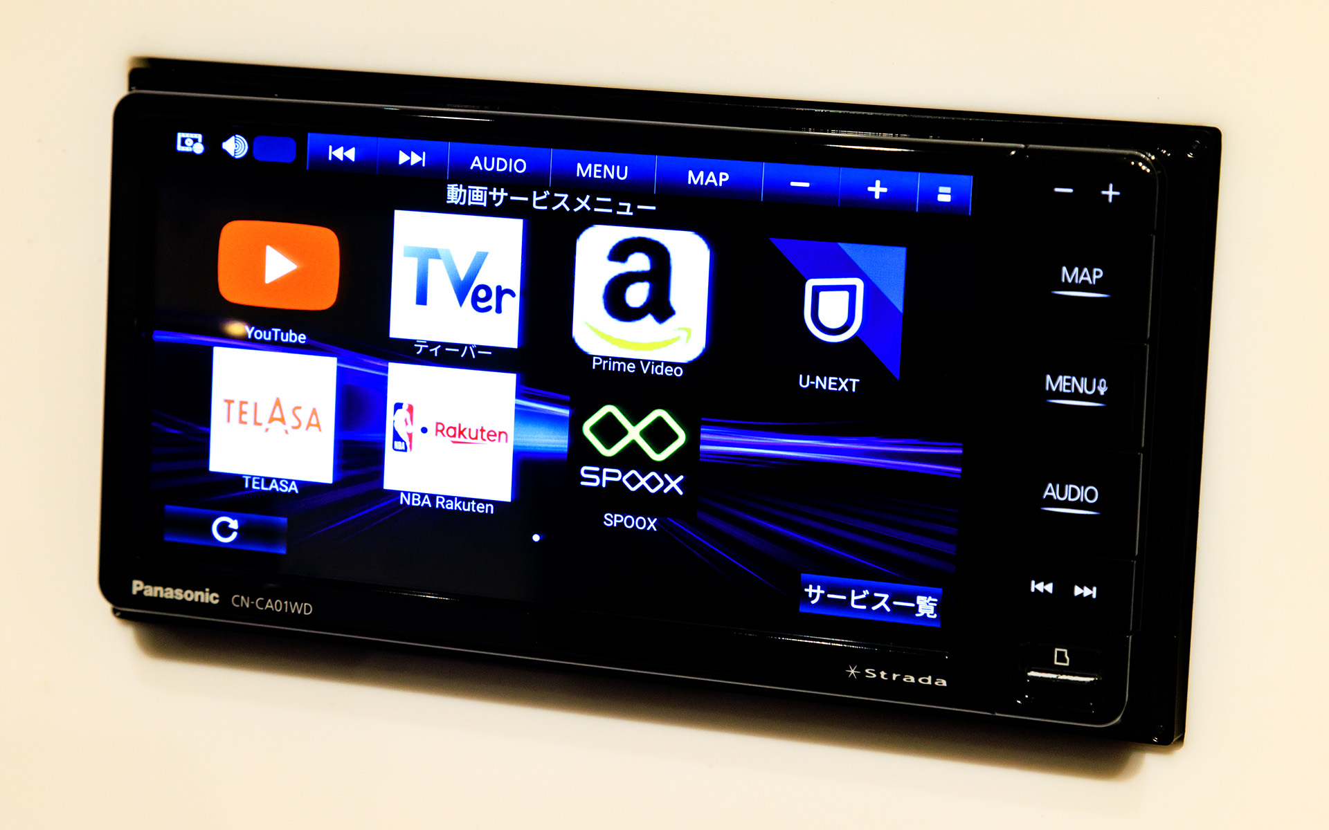 スタンダードモデルとなるCN-CA01WD。ワイド2DINタイプは右側にハードキーが用意される