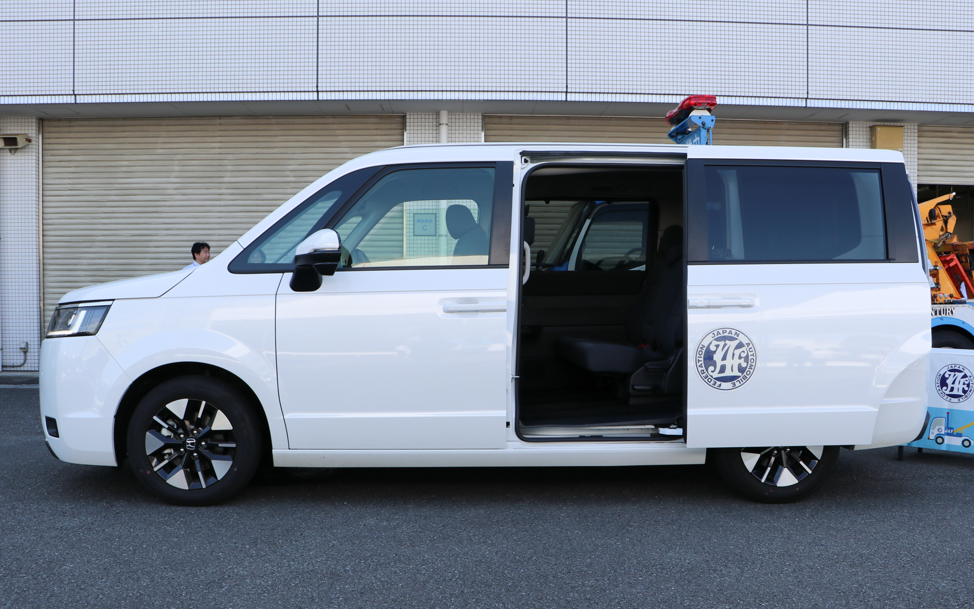 検証に使用したのは「ステップワゴン」の2列目シート左側