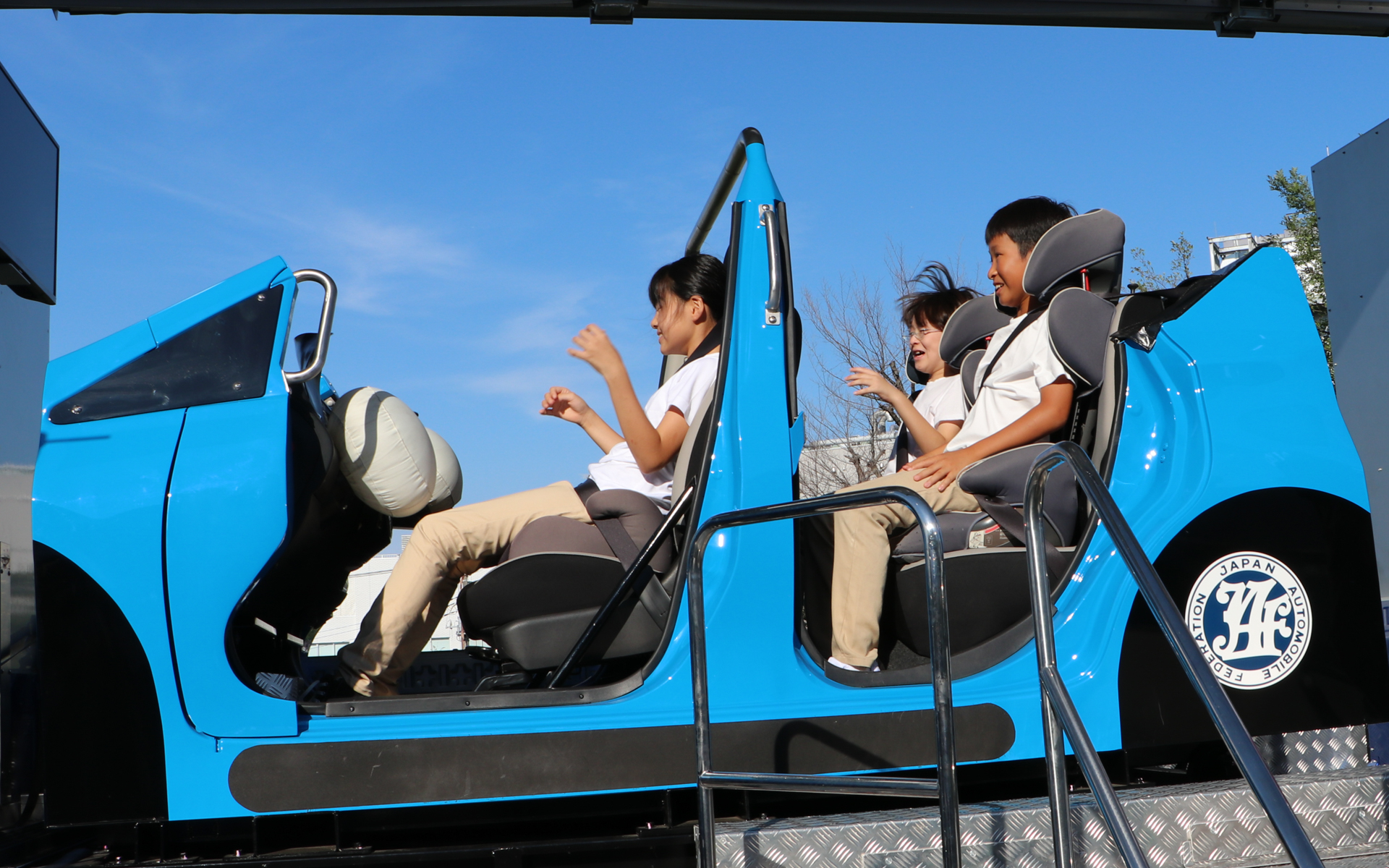 シートベルトの効果体験は身長1mから体験可能