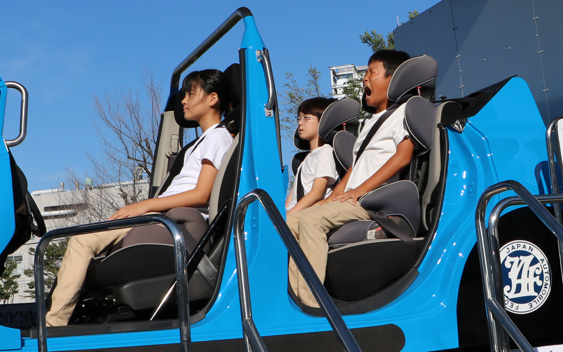 JAFがチャイルドシートの使用推奨目安を「身長150cm未満」に引き上げた