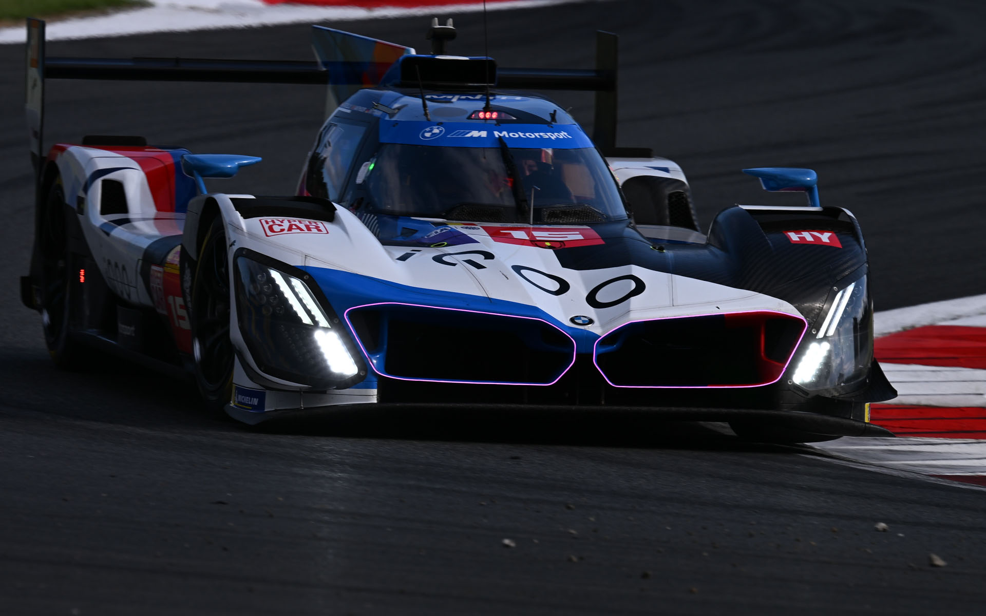 2位入賞の15号車 BMW M Hybrid V8（ドリス・バンスール/ラファエル・マルチェッロ/マルコ・ウィットマン選手）