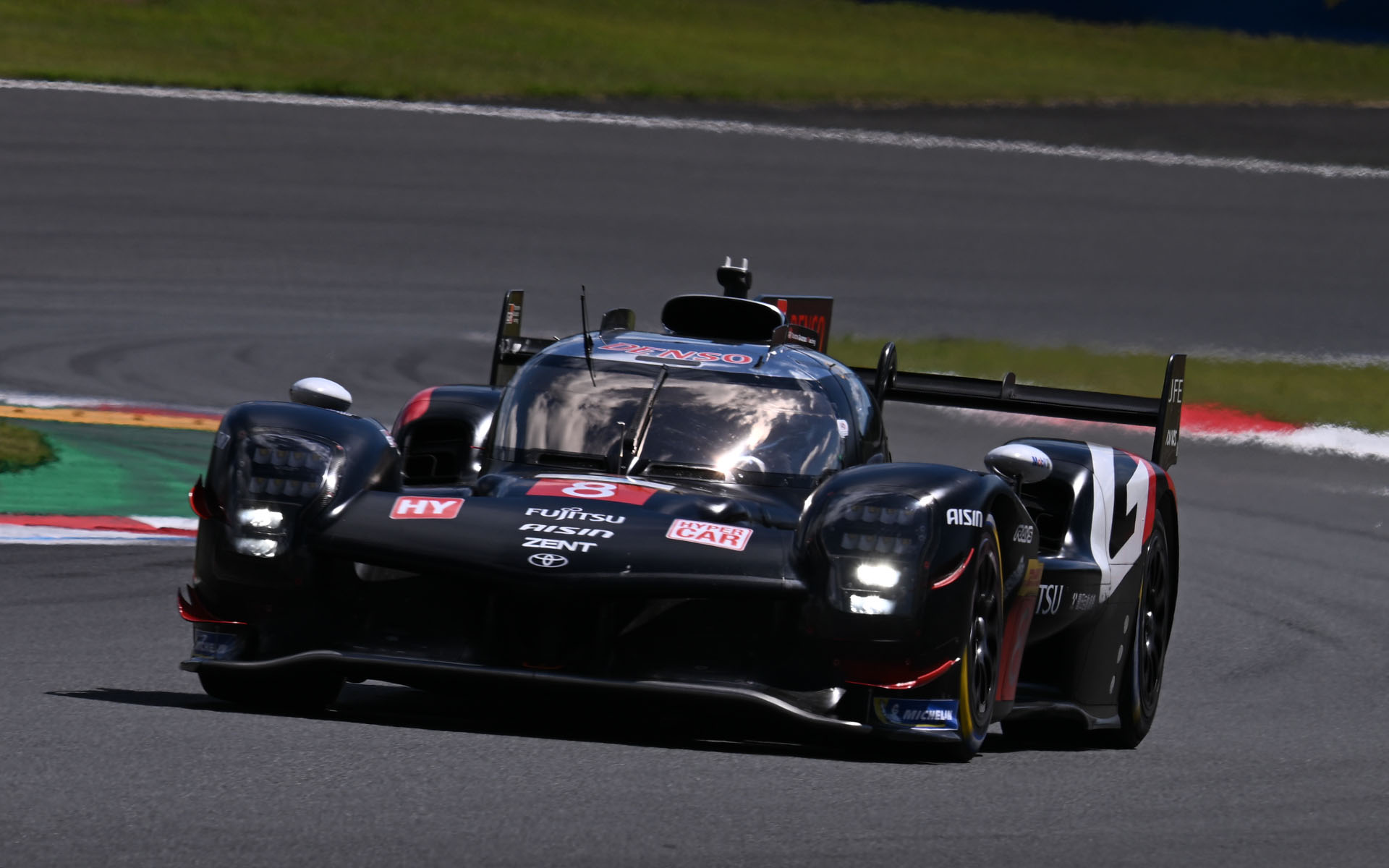 8号車 トヨタ GR010 HYBRID（セバスチャン・ブエミ/ブレンドン・ハートレー/平川亮選手）