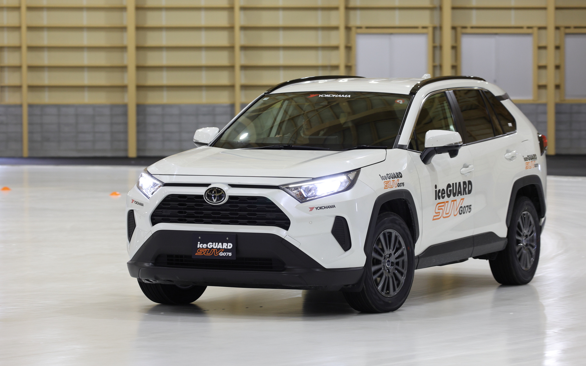 アイスガード7を履いたトヨタのRAV4