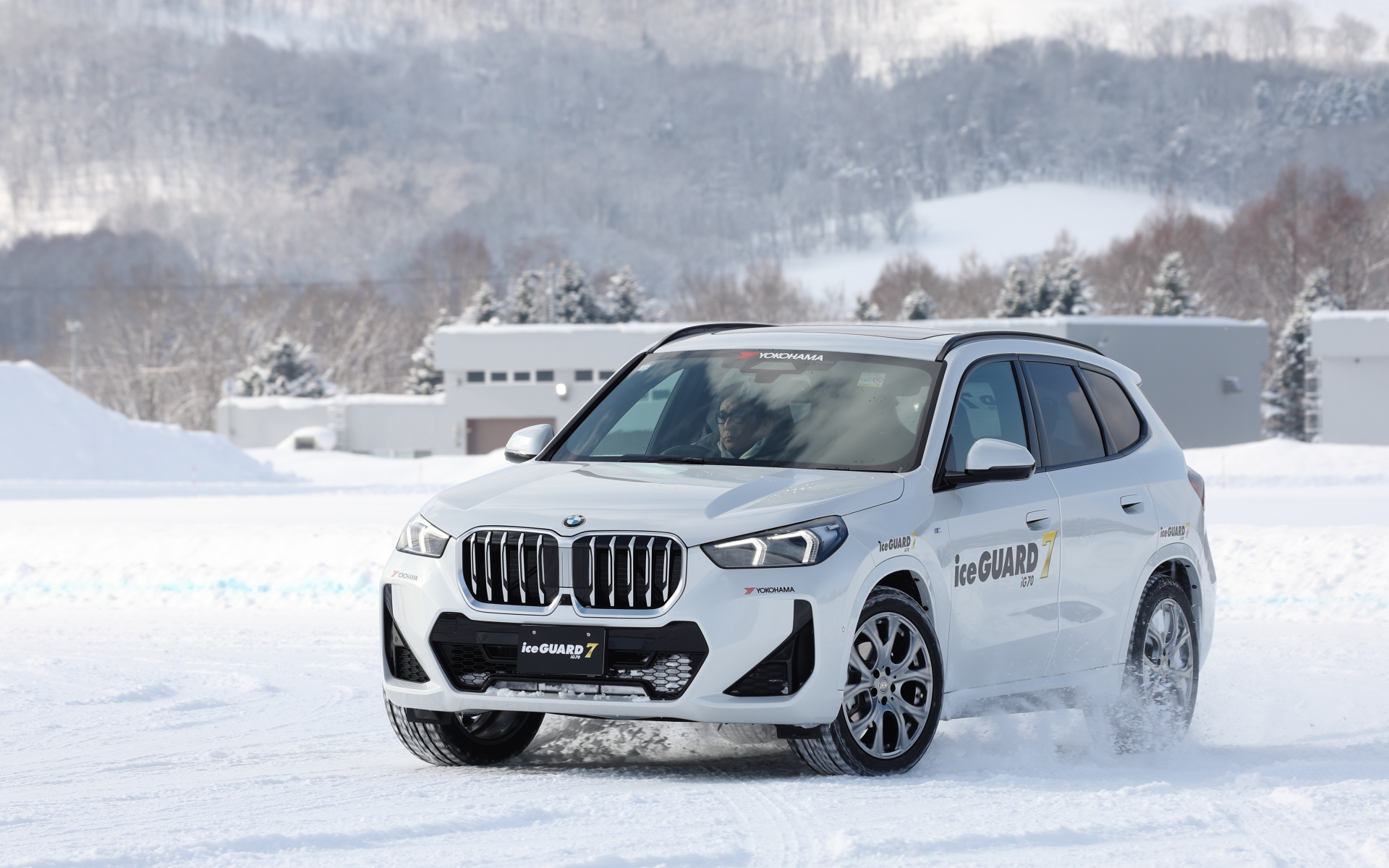 ICE（内燃機関）モデルのBMW「X1」でも試す