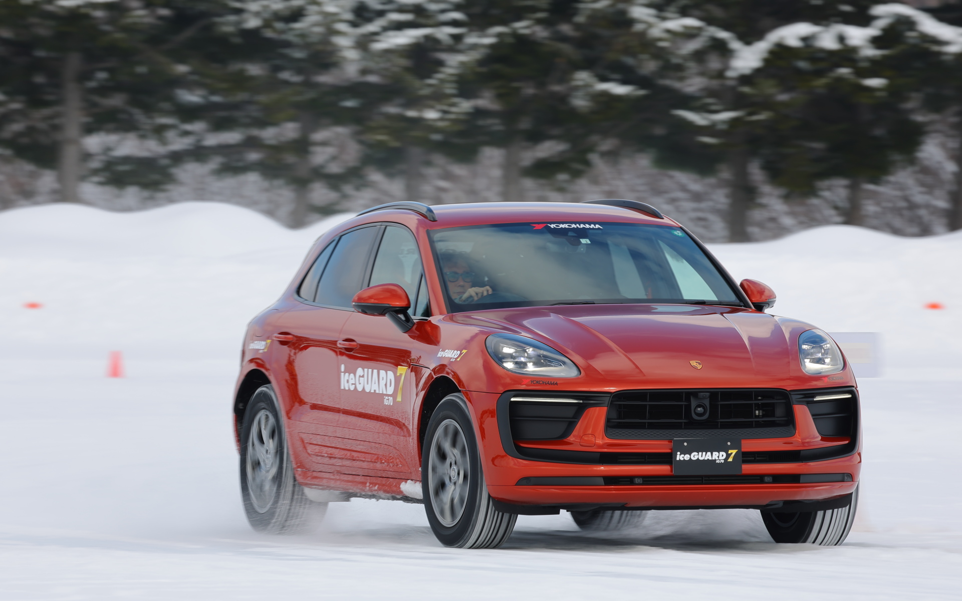 ポルシェのマカンで雪上を試す