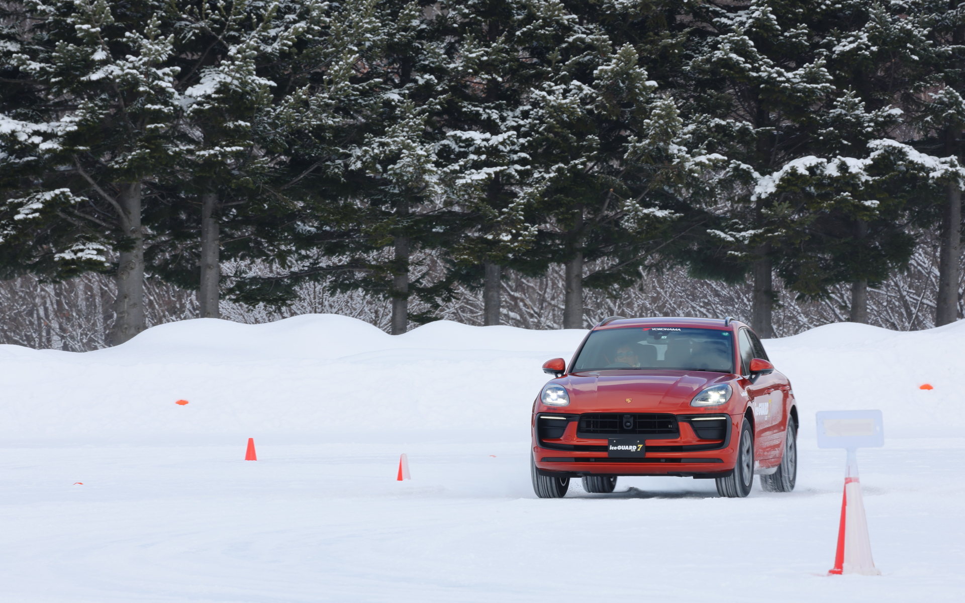 車両の素性のよさもあり、雪上でもコントロール性は高い