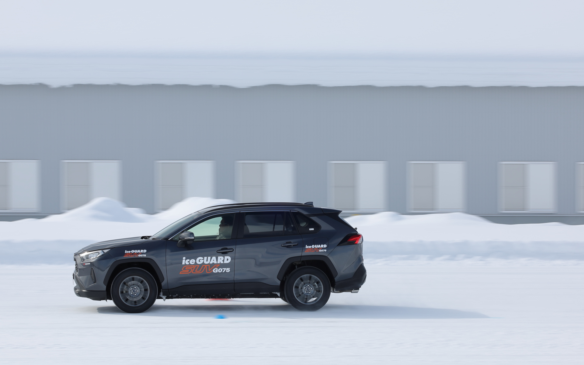 深雪になればなるほどアイスガードSUVのよさが際立つ