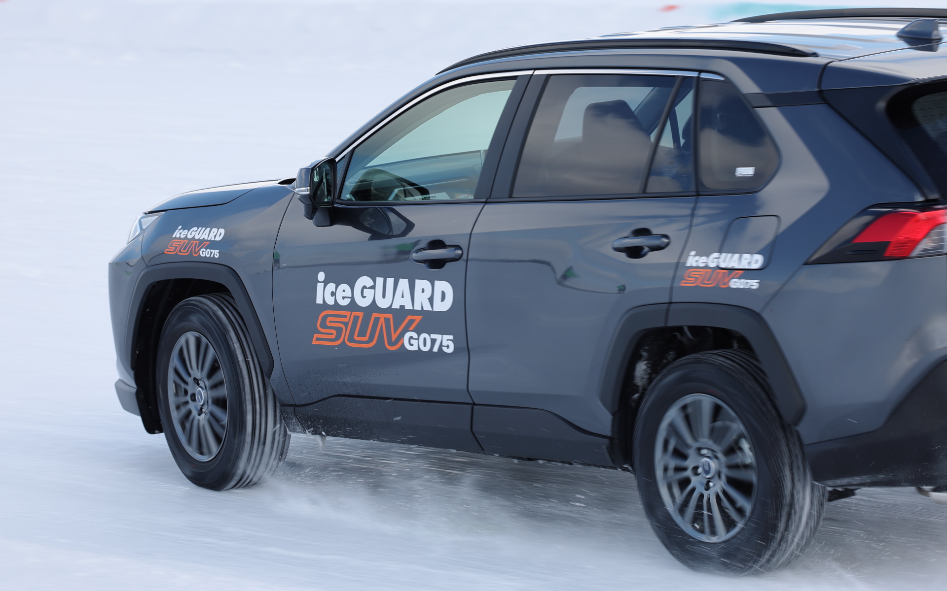 深雪になればなるほどアイスガードSUVのよさが際立つ