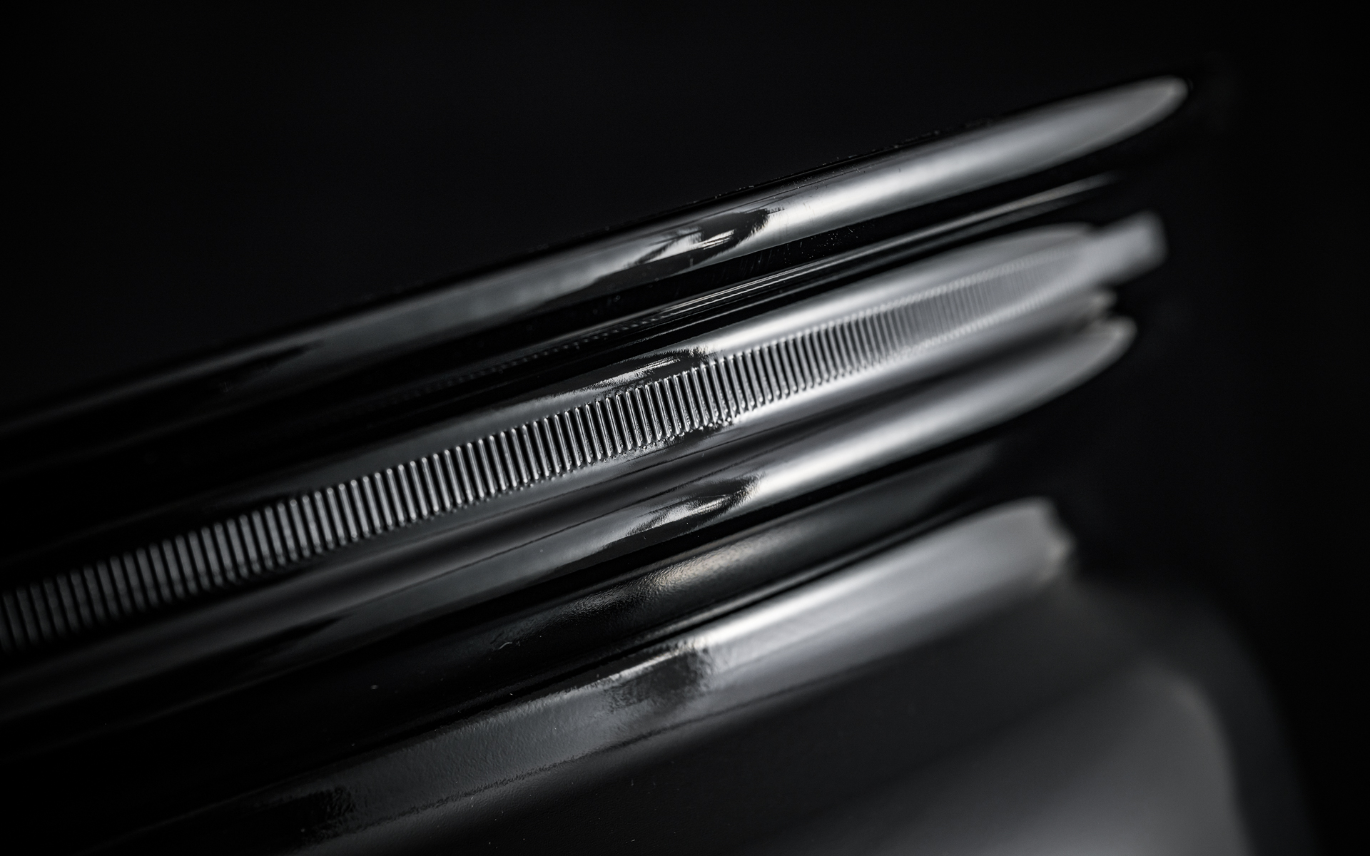 ビードシート部にはタイヤのズレを抑える「ローレット加工」が施されている