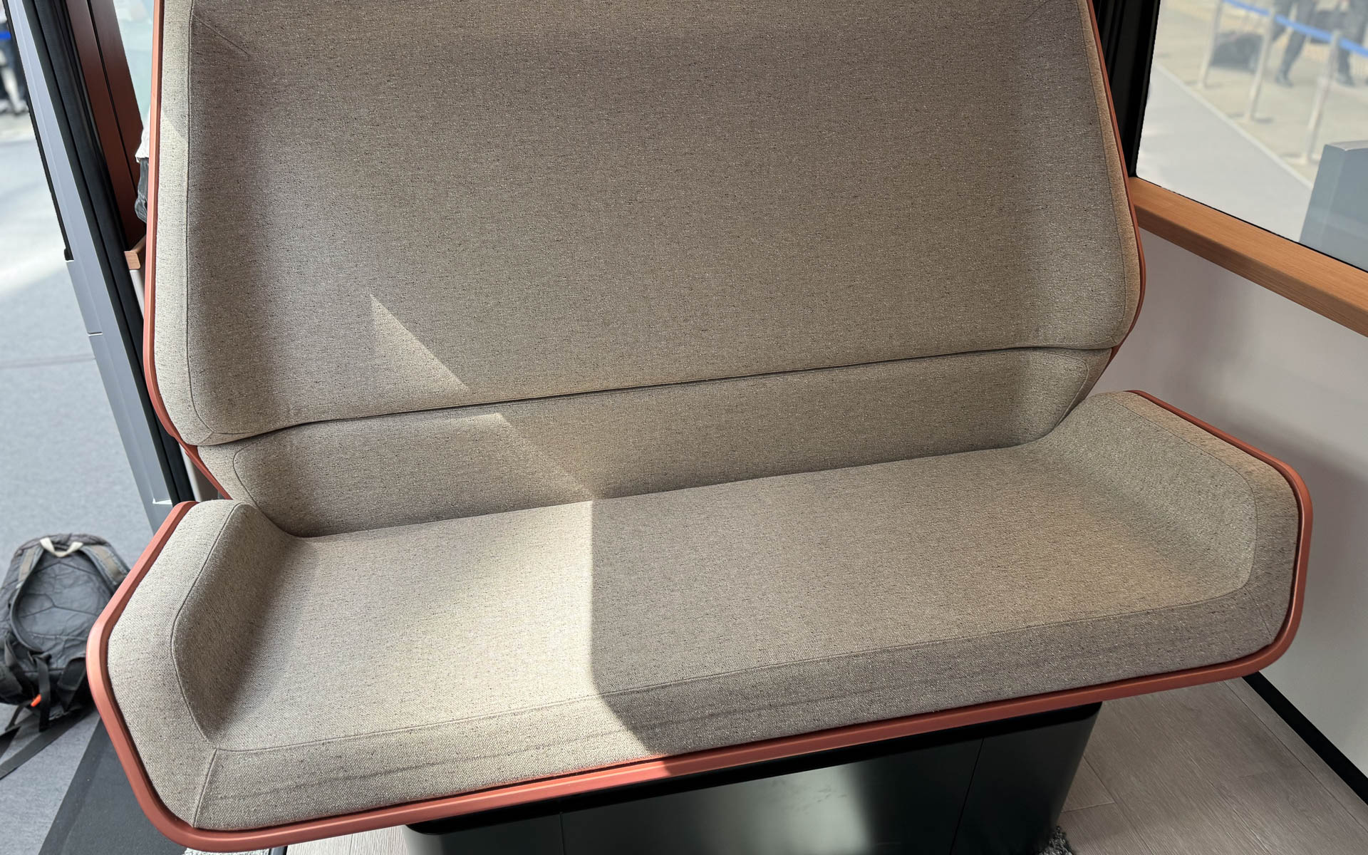 回転した後部座席