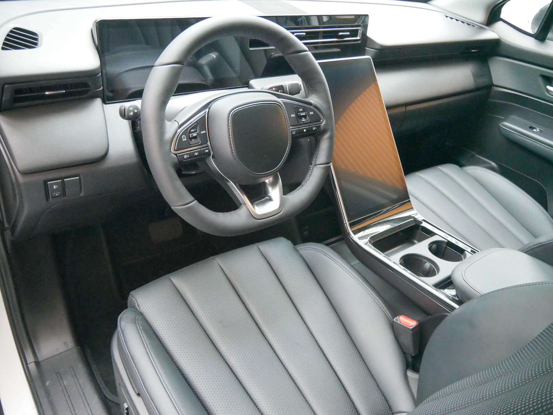 Model Cの運転席。Model Cは日本では販売されていない