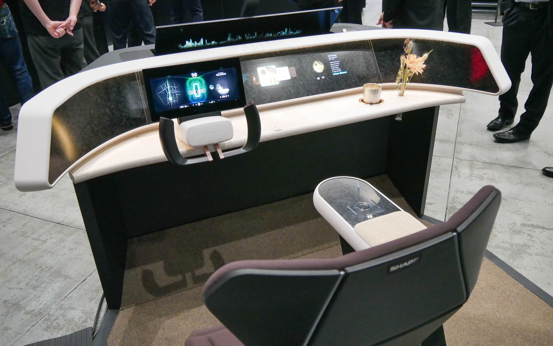 次世代コクピット。インテリアと一体化した先進インターフェースを採用