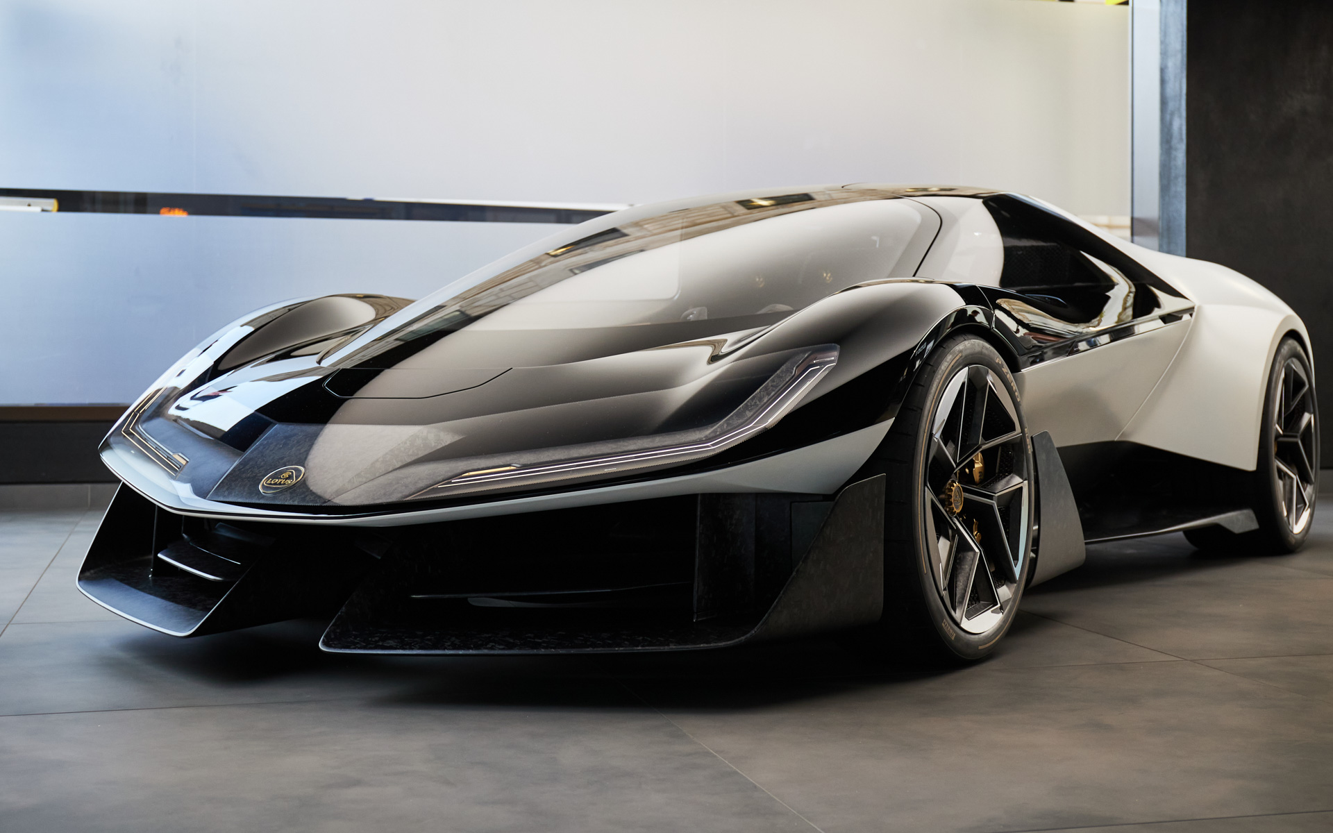 ロータスのEVコンセプト「セオリー1」