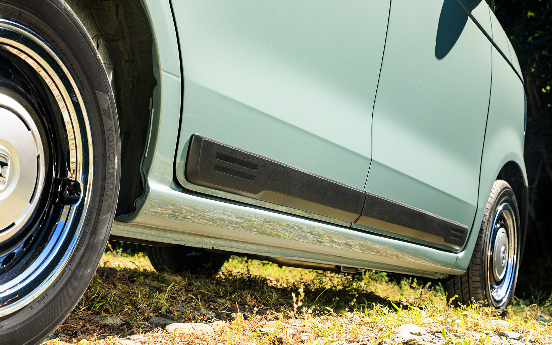 ドアロアガーニッシュを装着