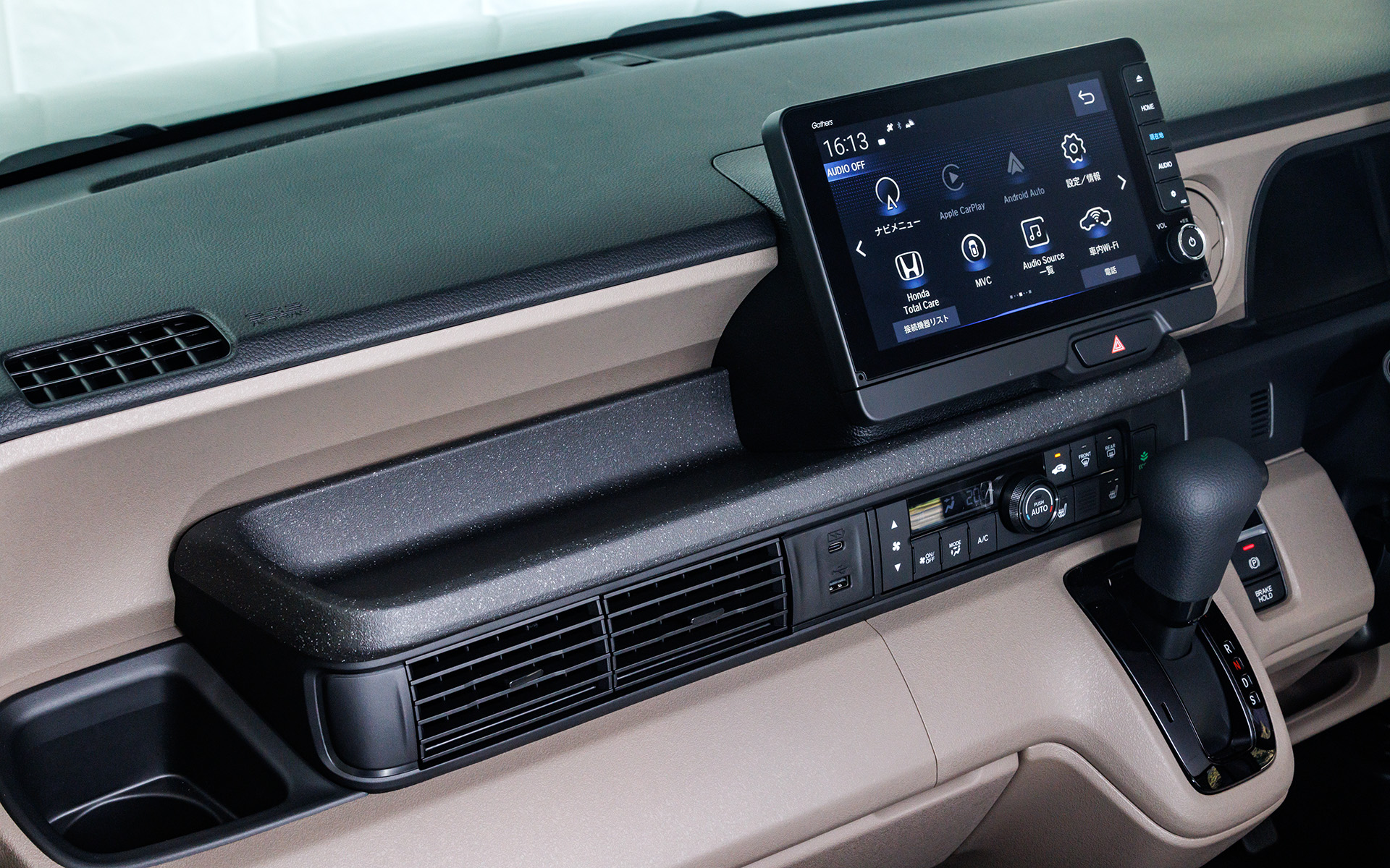 キズ付きを抑えた樹脂トレーはストーンデザイン