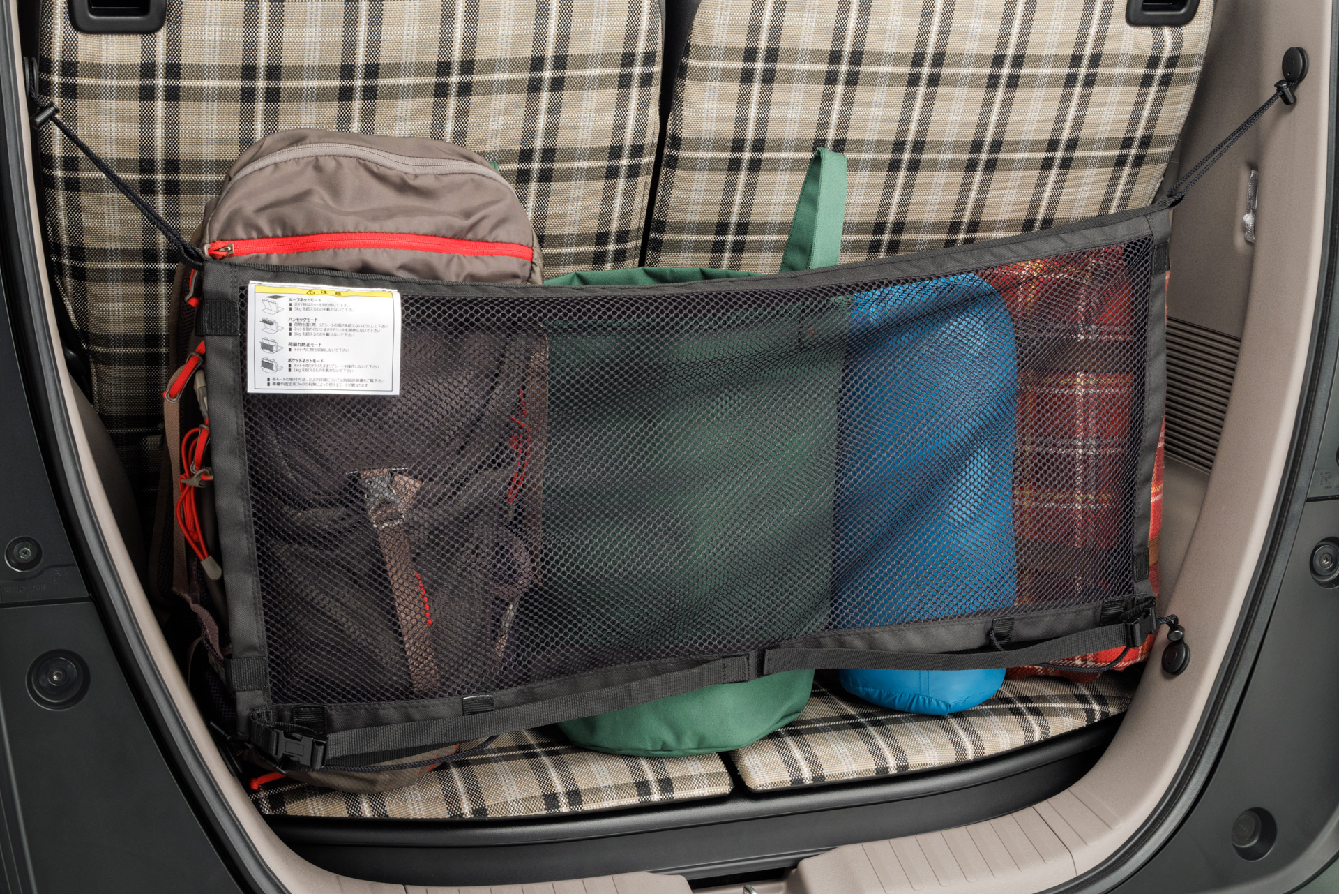 ルーフだけでなくラゲッジスペースでも使えるユーティリティネット