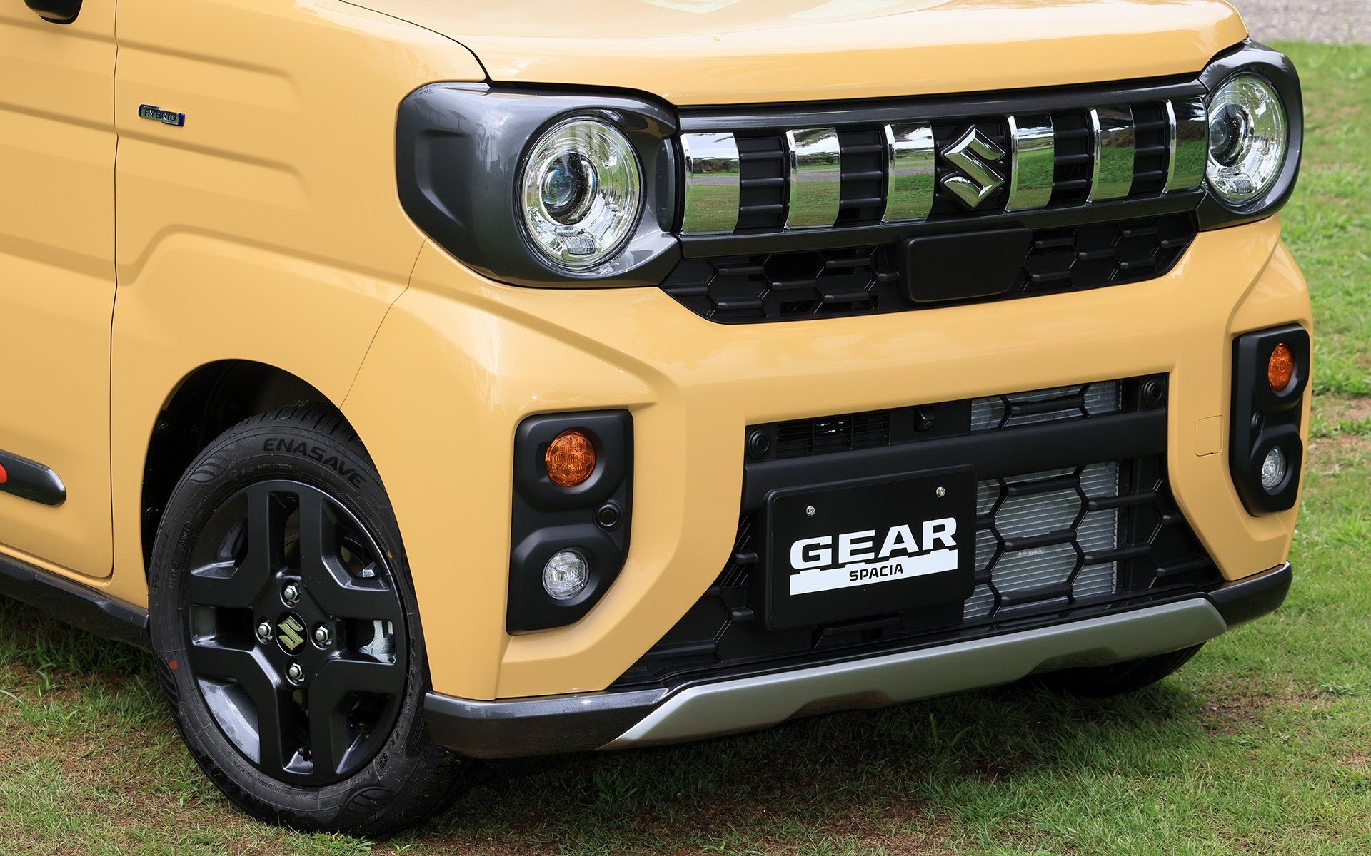 フロントフェイスは専用アイテムにより力強いイメージに変身