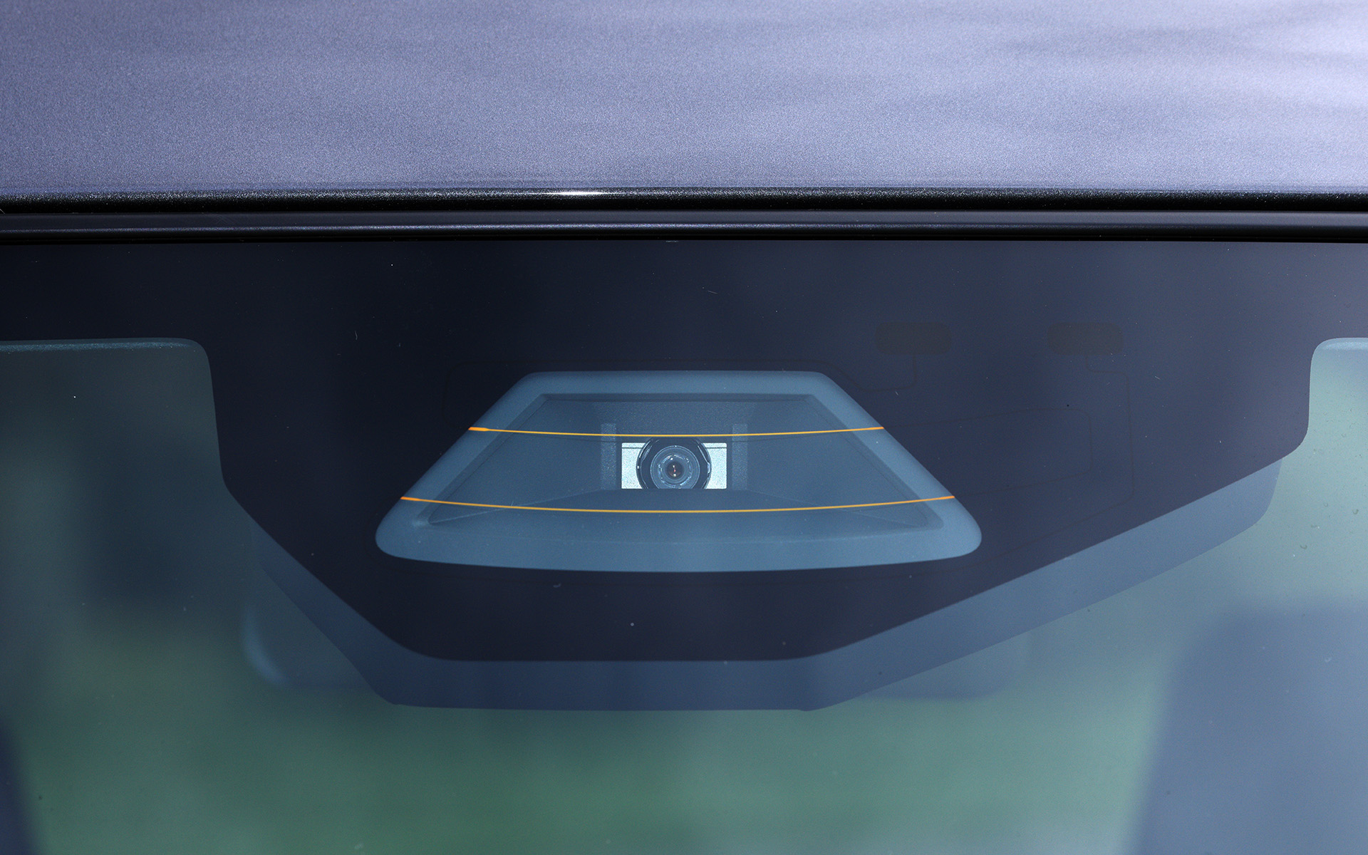 先進安全装備は単眼カメラとミリ波レーダーを組み合わせたデュアルセンサーブレーキサポートIIなどを採用